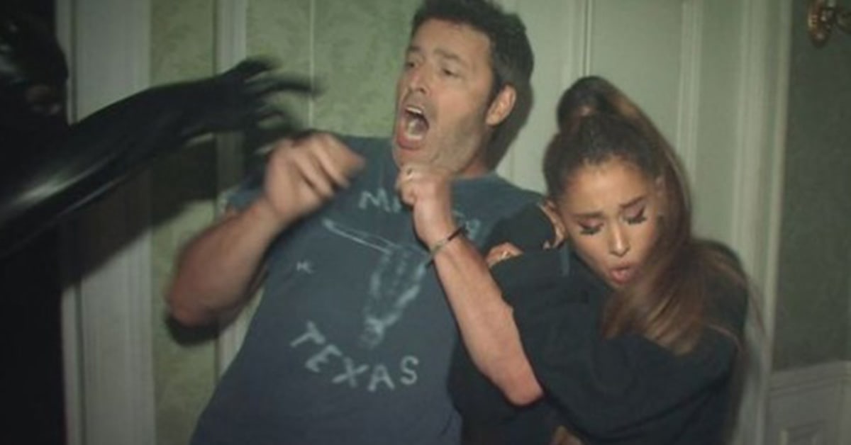 Halloween throwback: Ariana Grande schrikt zich rot in haunted house!
