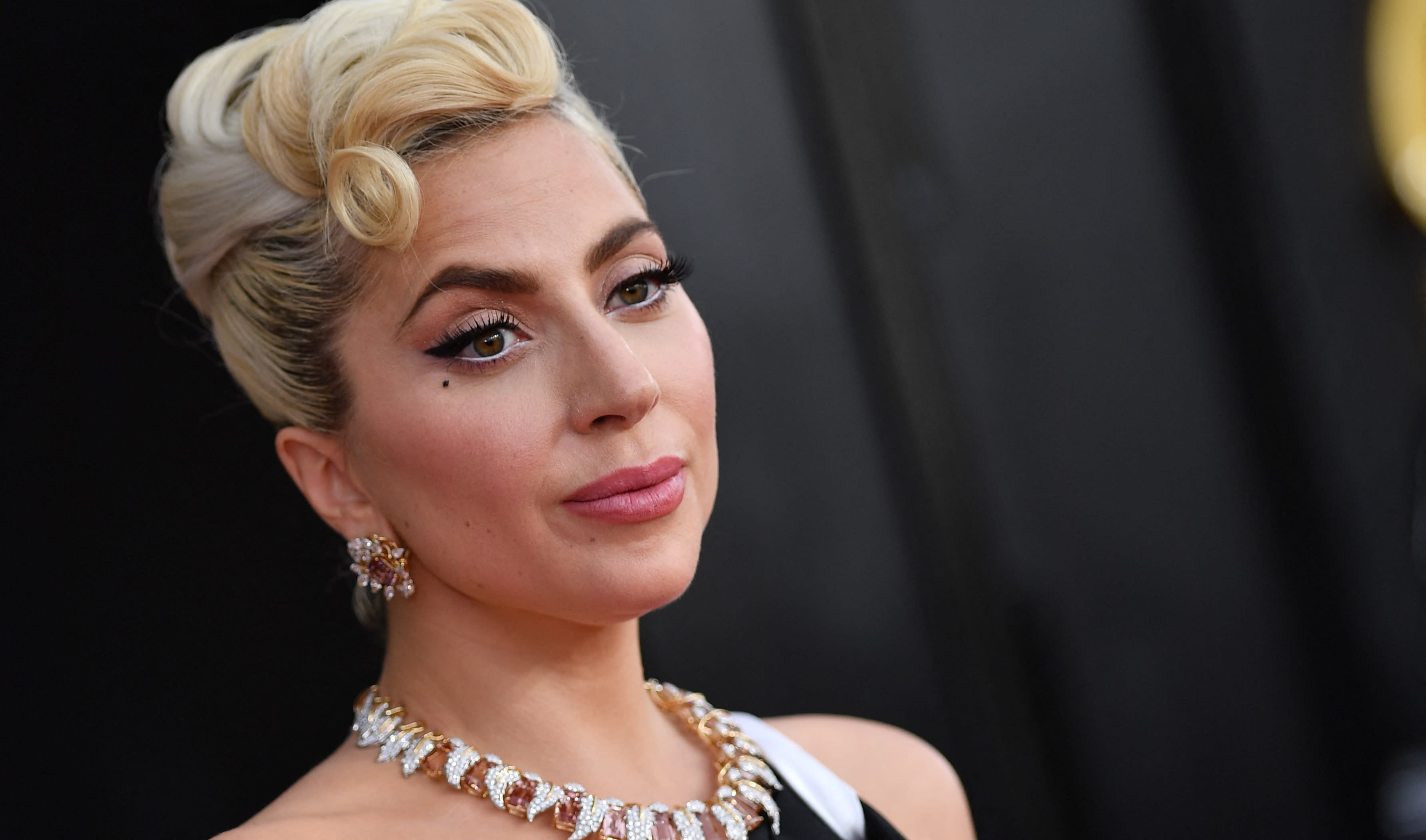Alle ins en outs over deze gevoelige Duizend Euro Dubbelhit artiest: Lady Gaga!