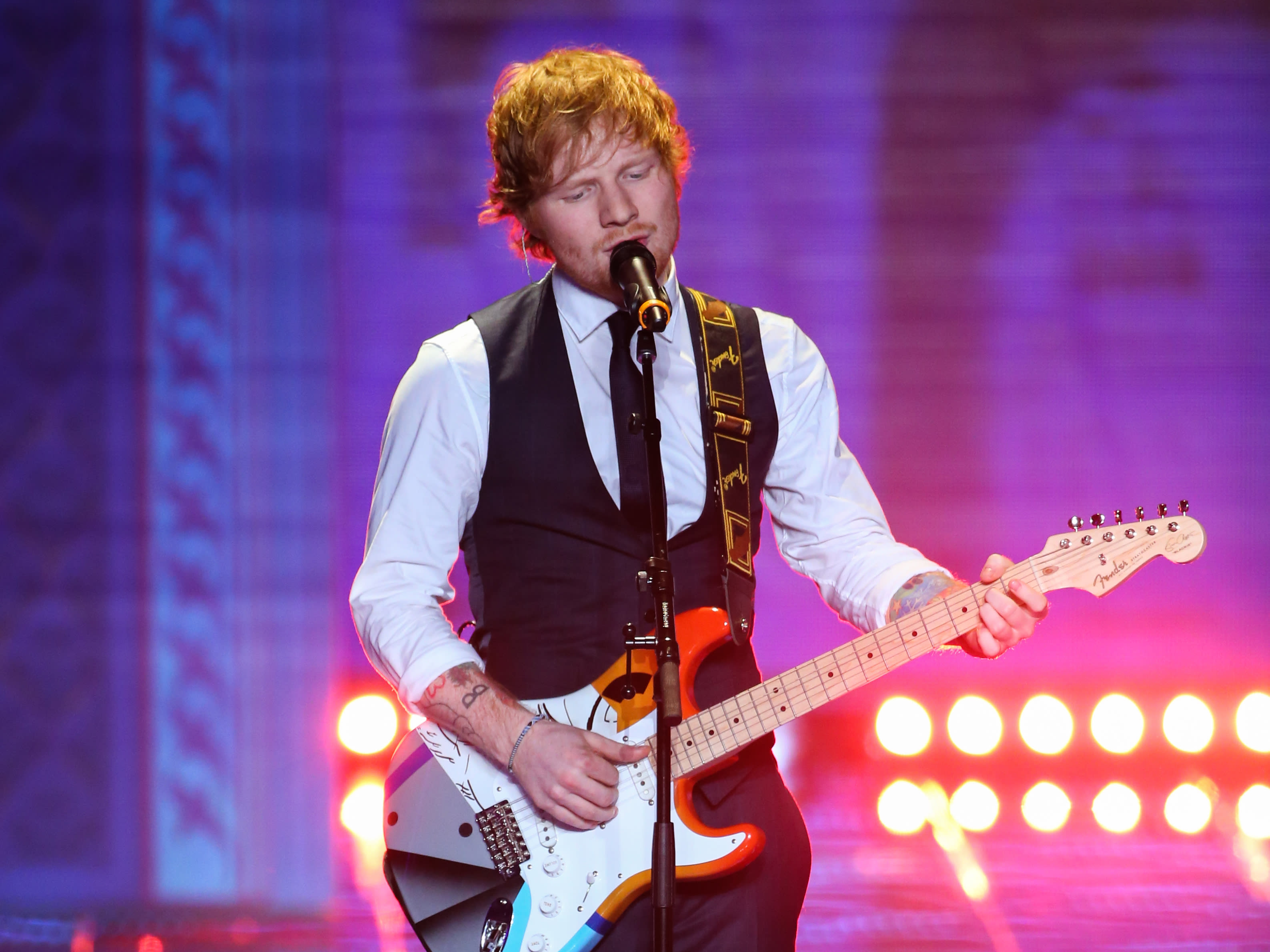 Quiz: Herken jij de hits van Ed Sheeran aan één woord?