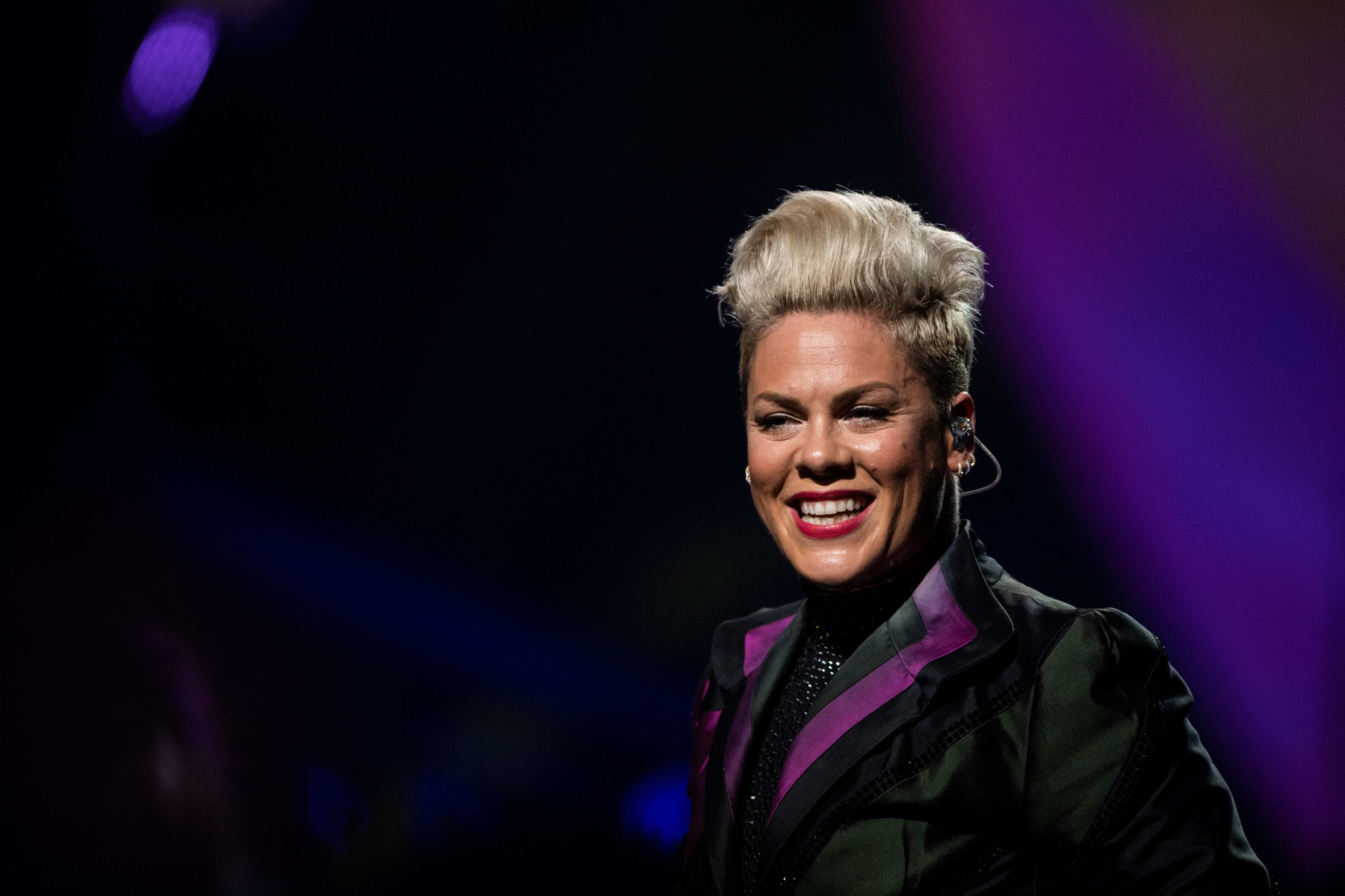 Dit was 5 jaar geleden een #1-hit: What About Us van P!nk