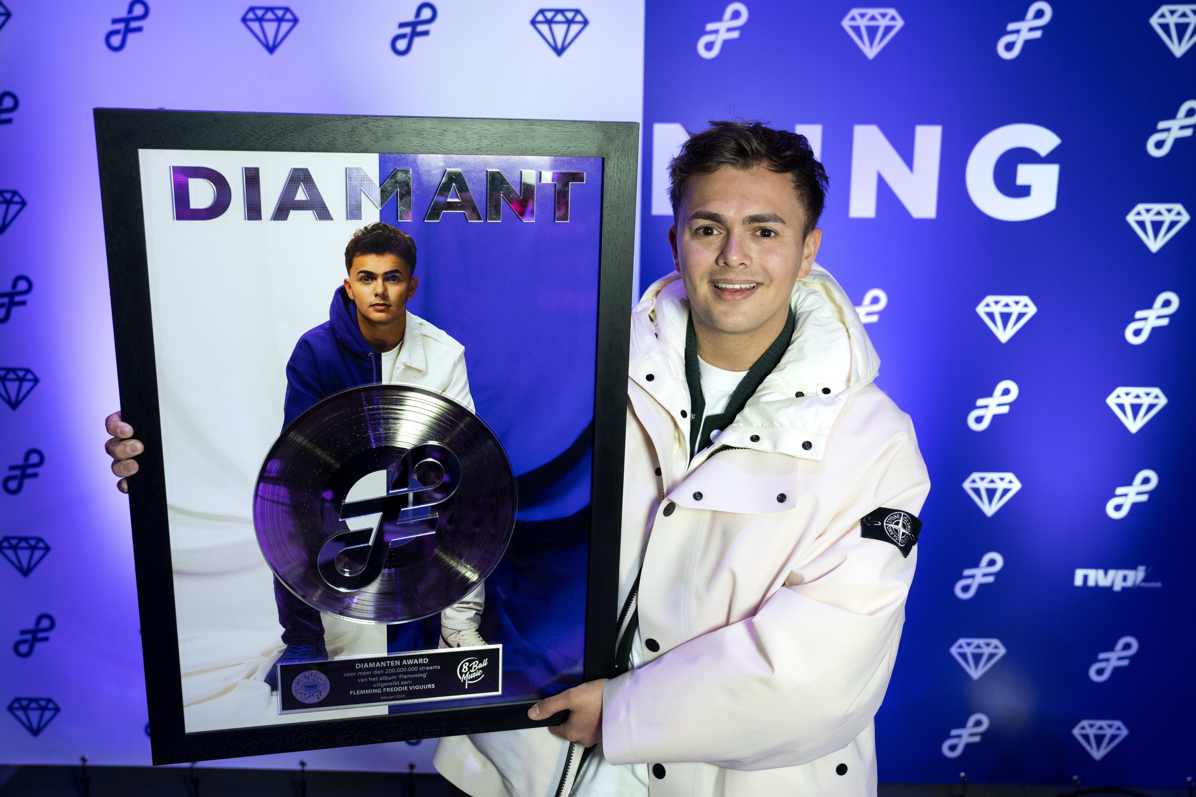 FLEMMING krijgt als eerste artiest in Nederland een diamanten plaat! 💎