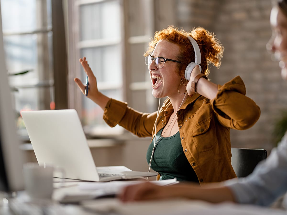 Bewezen: zingen met je collega's is goed tegen stress op de werkvloer! 🎙