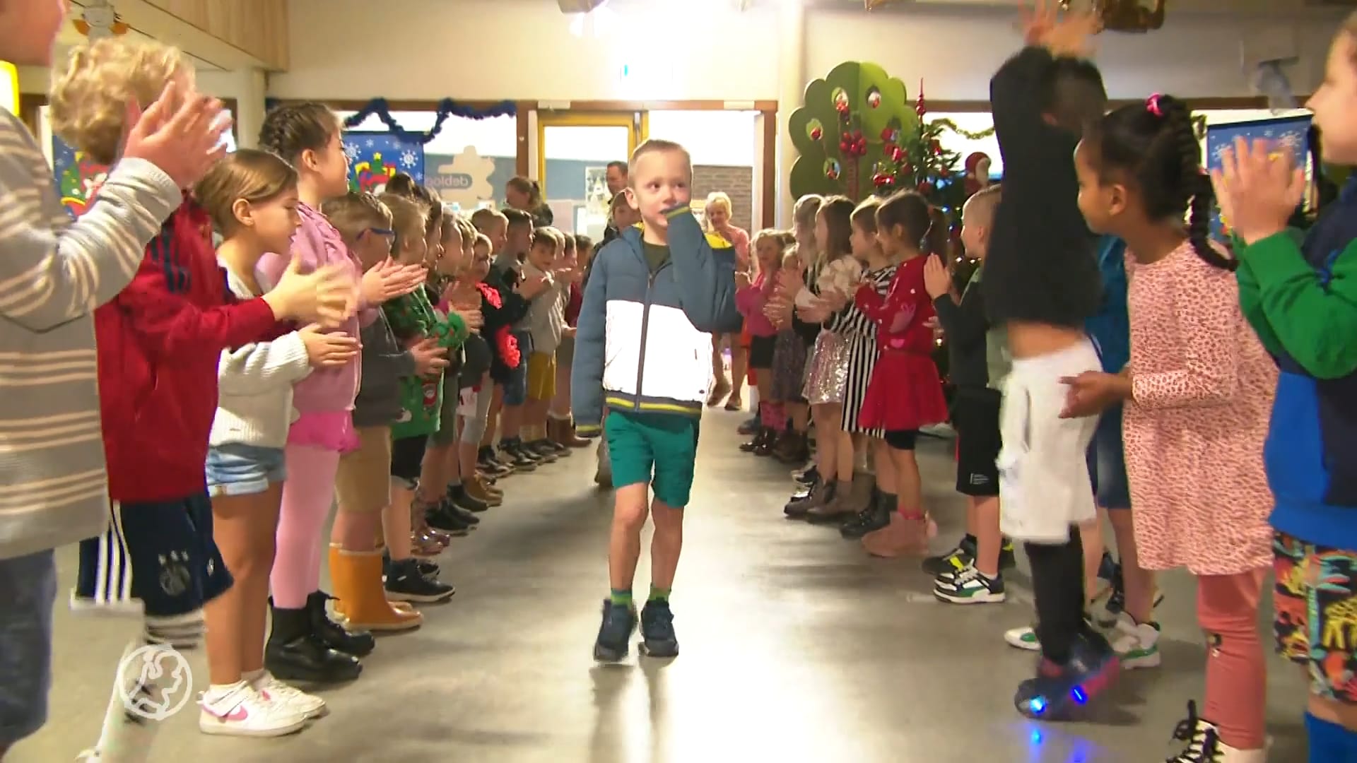 Milo gaat in korte broek naar school in strijd tegen kinderkanker