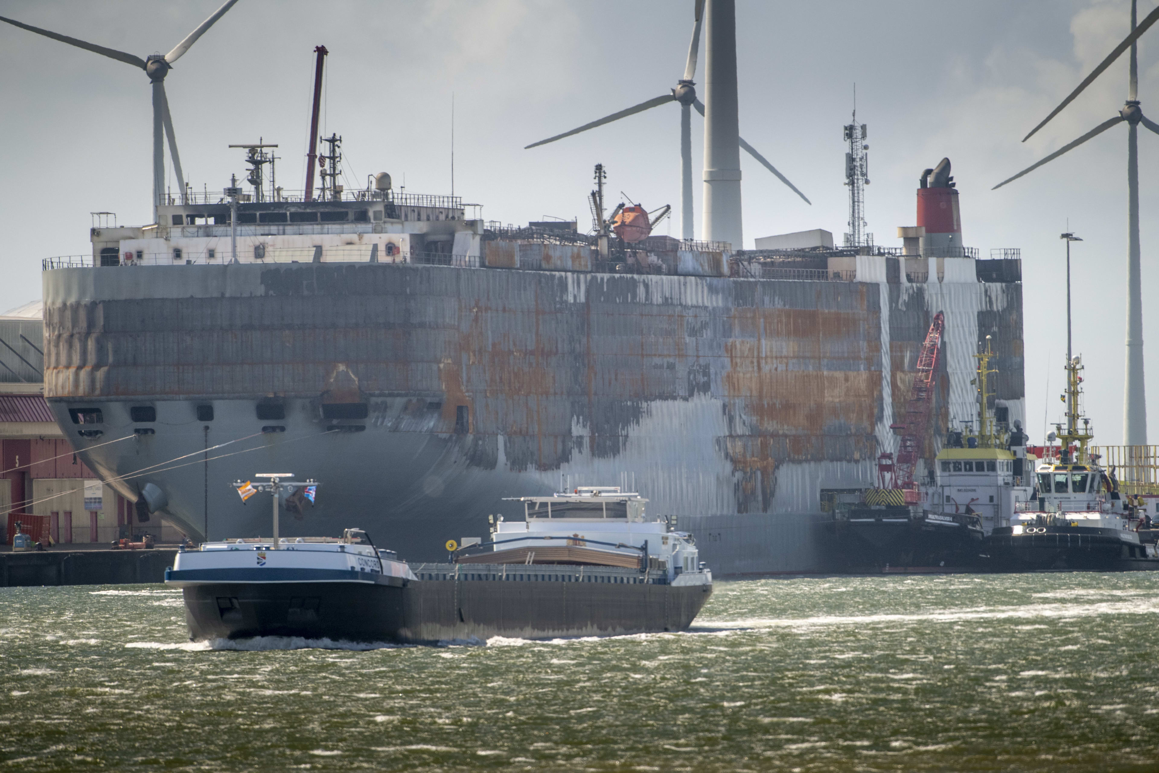 Inspectie vrachtschip Fremantle nog in volle gang, scheepsolie bijna verwijderd