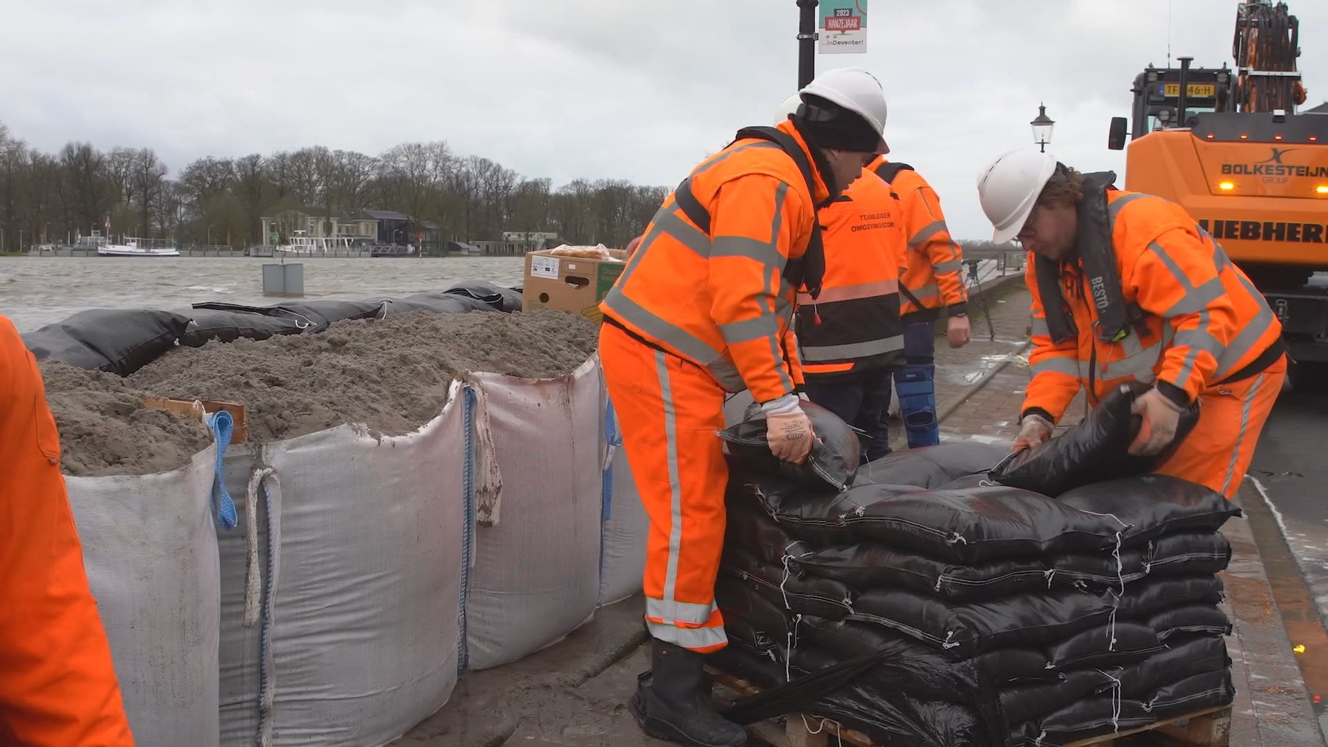 Noodplan van start in Deventer: 'Water stijgt met centimeter per uur'