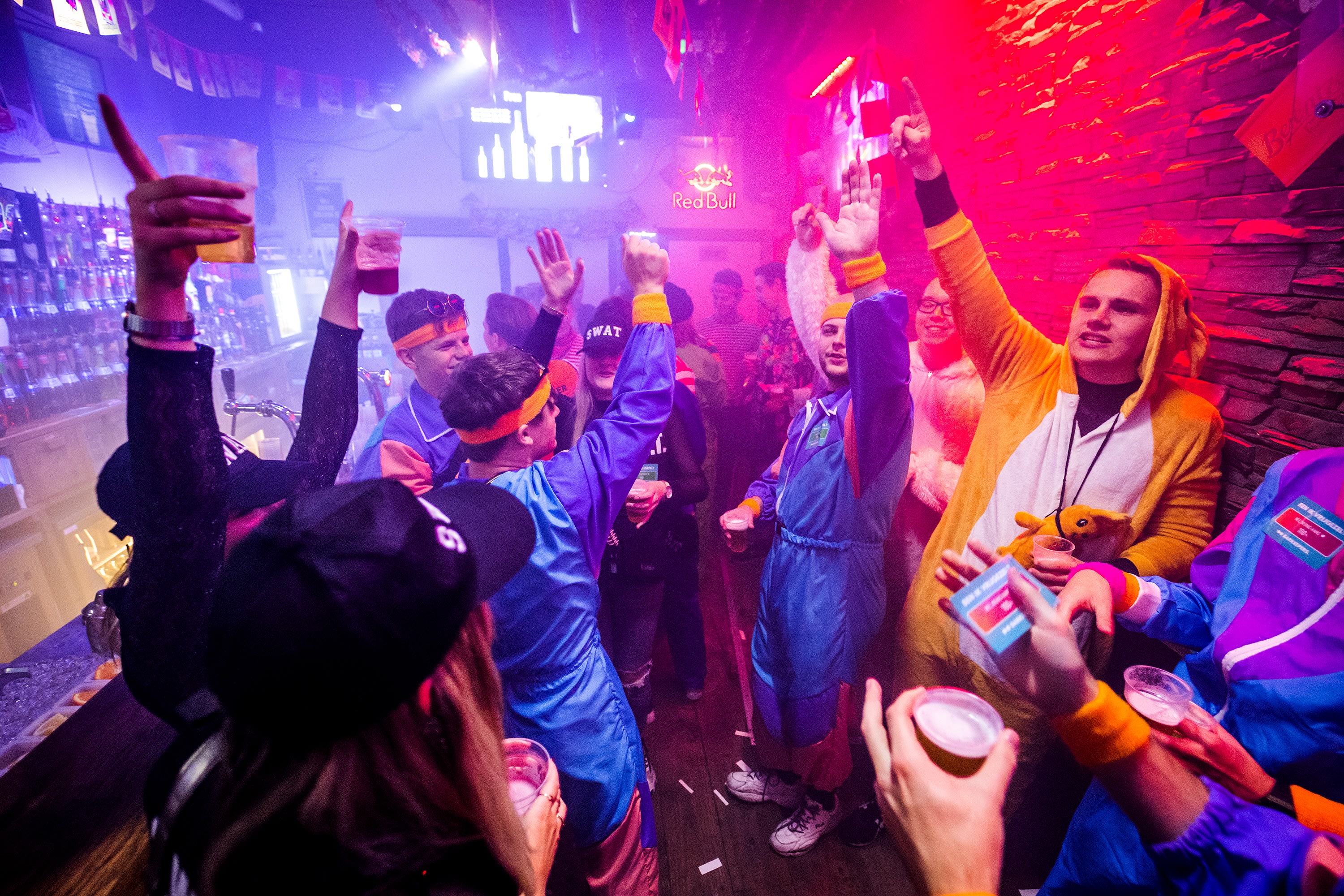 Politie spreekt van gezellige carnavalsnacht in Breda en Tilburg, ondanks meerdere aanhoudingen