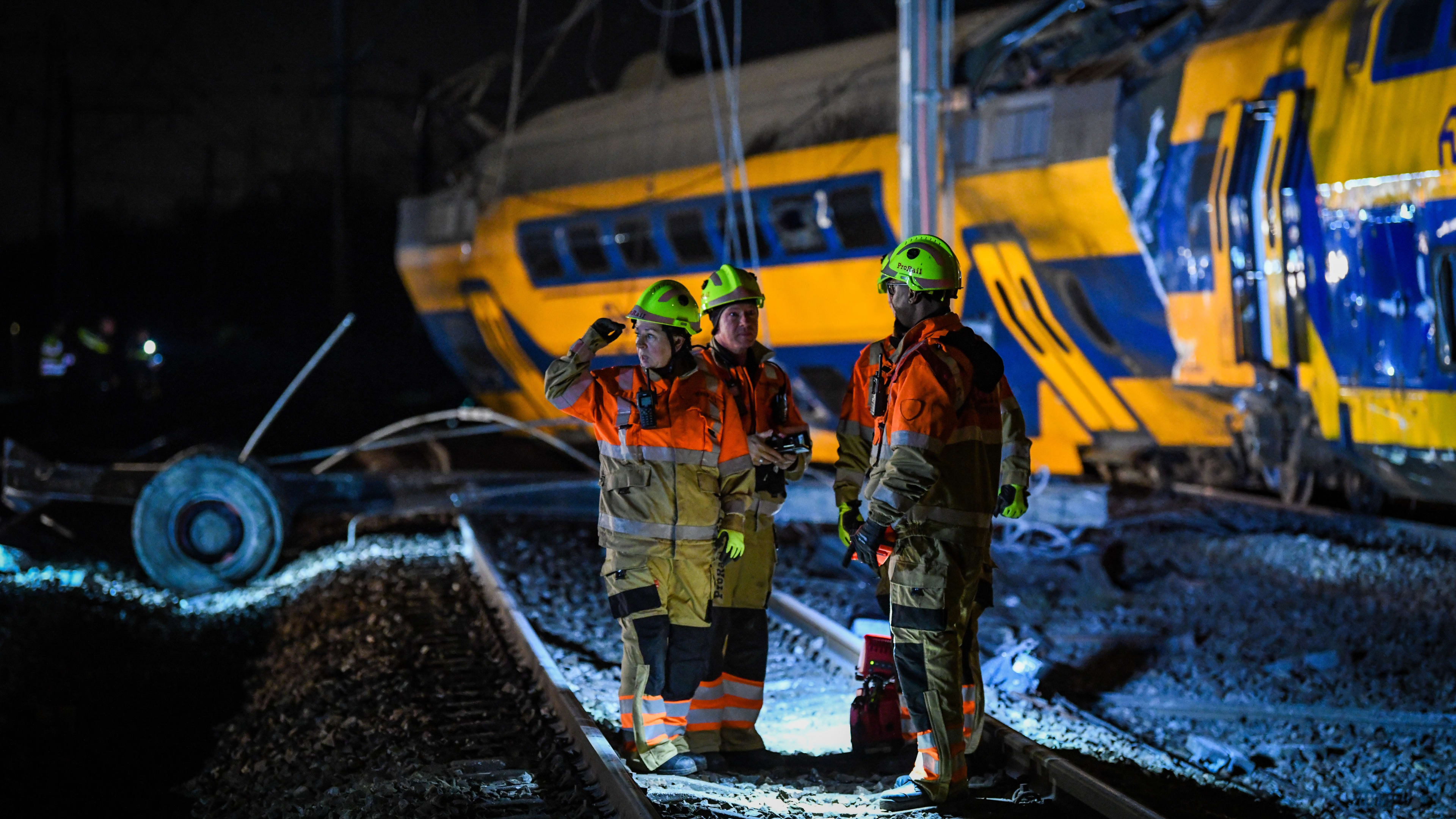 Nederland leeft mee met slachtoffers treinongeluk: 'Een zwarte dag voor het spoor'