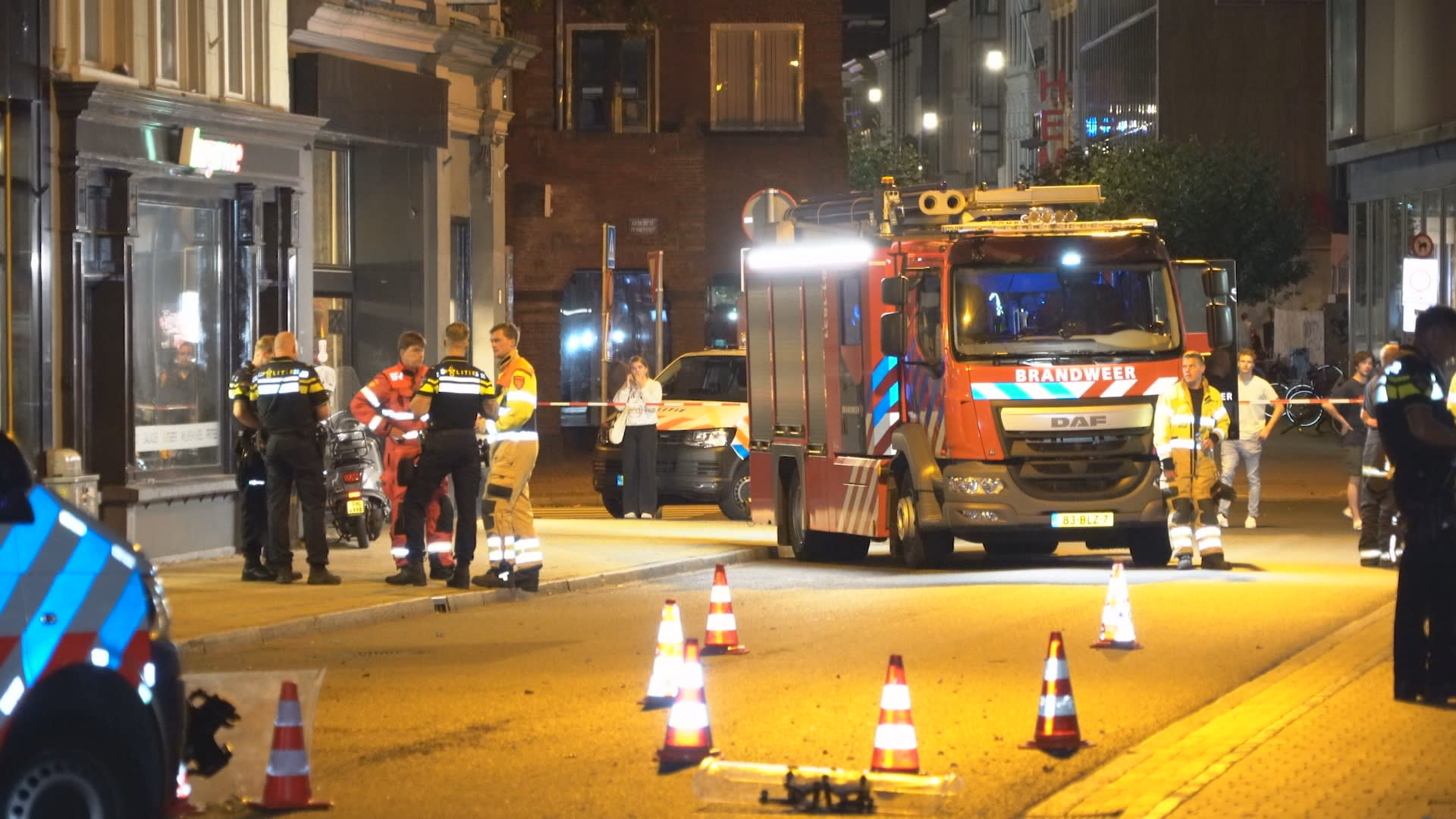 Straat bezaaid met glas na explosie bij pand in centrum Groningen