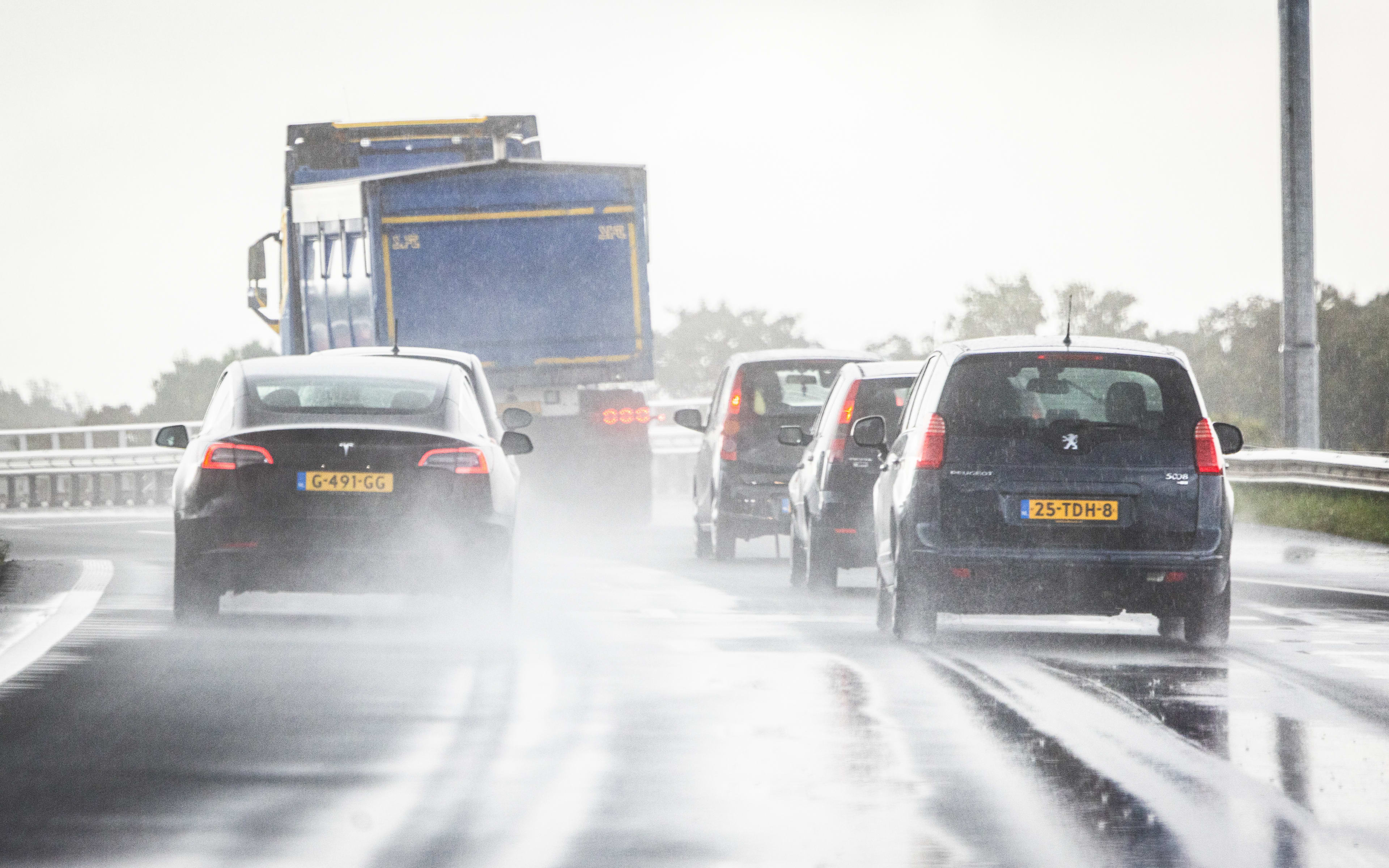 Code geel in deel van het land vanwege regen, harde wind en onweersbuien