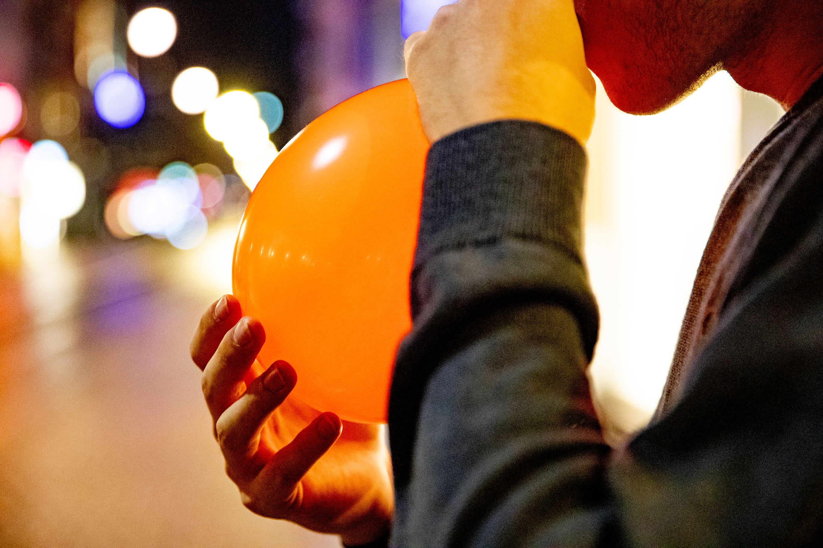 Tientallen dwarslaesies bij jongeren door lachgas, 'sommigen slurpen 100 ballonnen per dag weg'