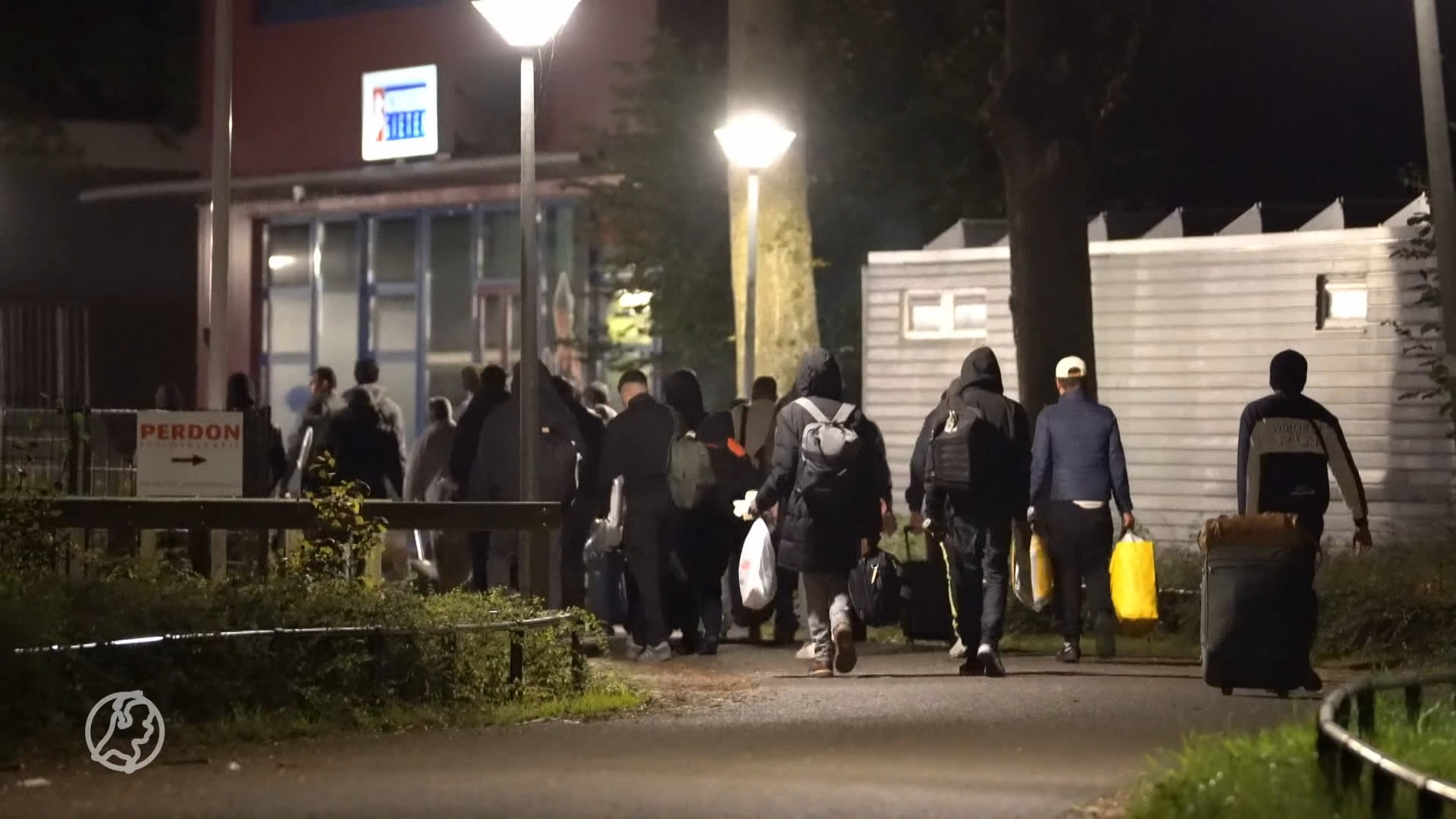 Asielzoekers overnachten in Drents dorp vanwege te volle opvang Ter Apel