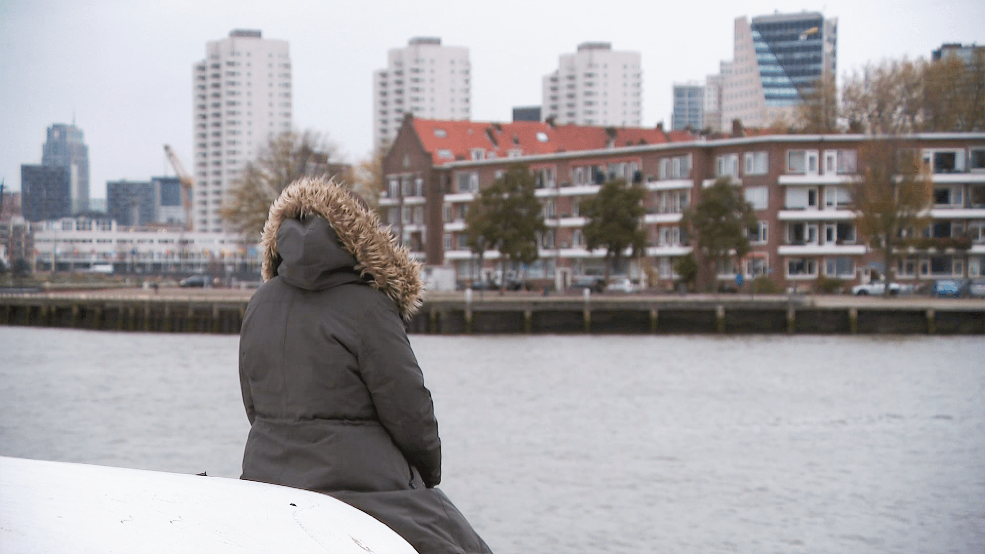 Sandra leeft ondergedoken na bedreigingen van haar ex: 'Kan mijn kinderen niet aandoen dat ze hun moeder kwijtraken'