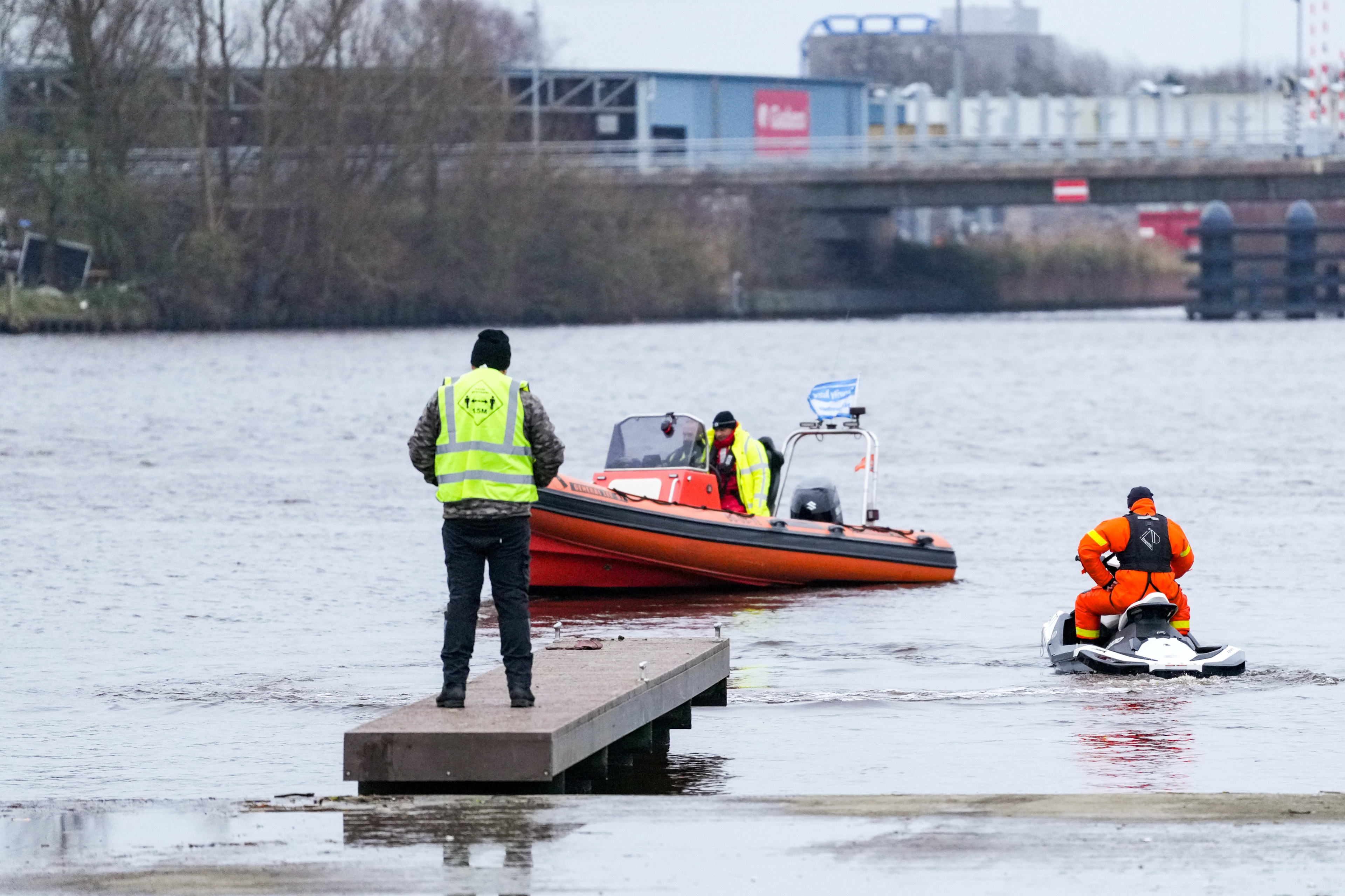 Vrijwilligers zoeken in vijvers en kanalen: zoekactie naar vermiste Thomas (25) in Groningen opgeschaald