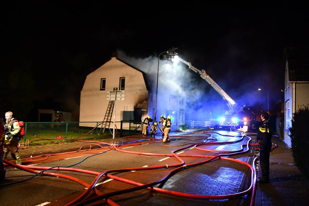 Dode bij felle woningbrand Koewacht, vermoedelijk de 94-jarige bewoonster