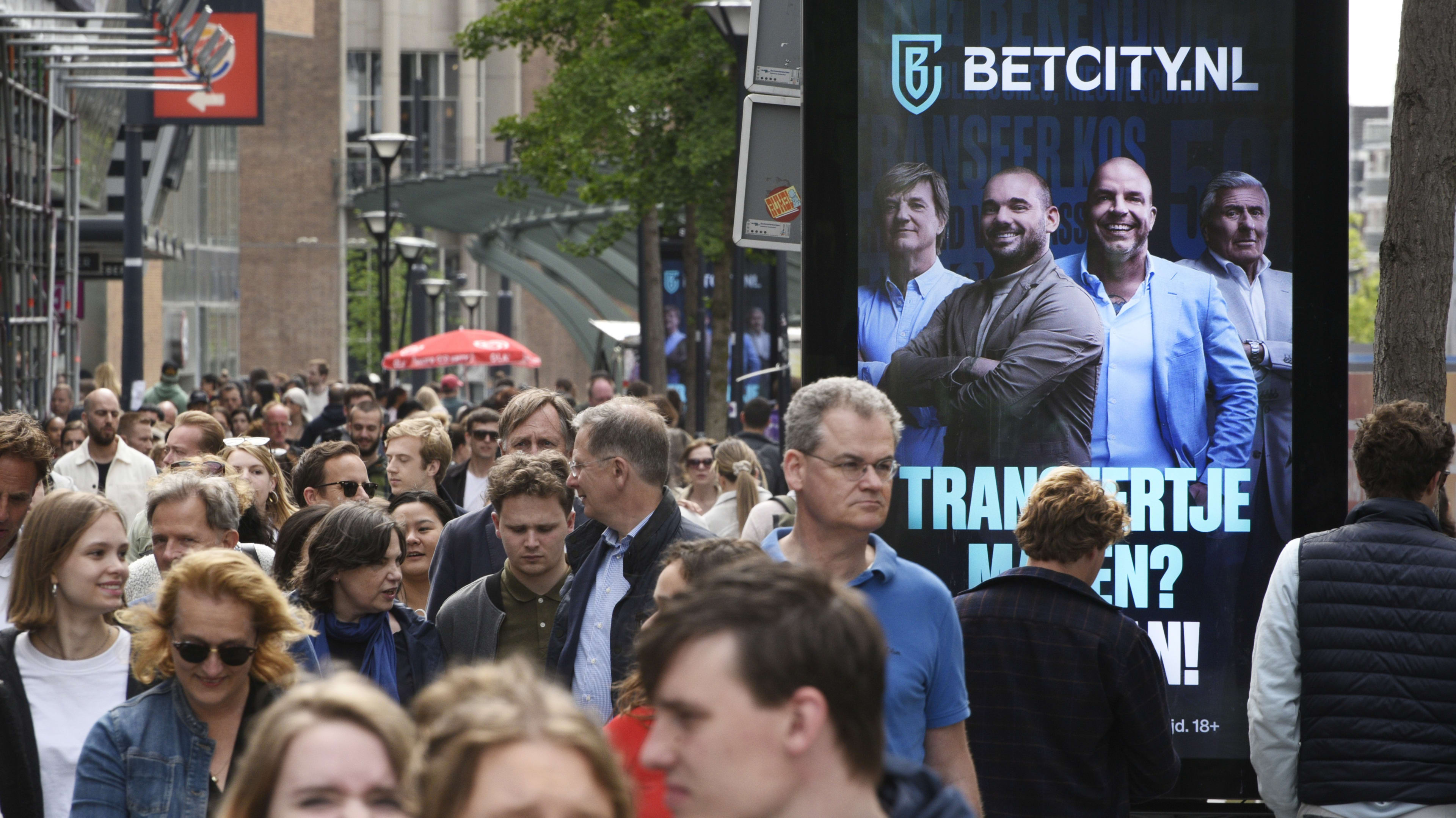 Loden Leeuw voor irritantste BN'er in reclame gaat naar oud-voetballers in gokreclame