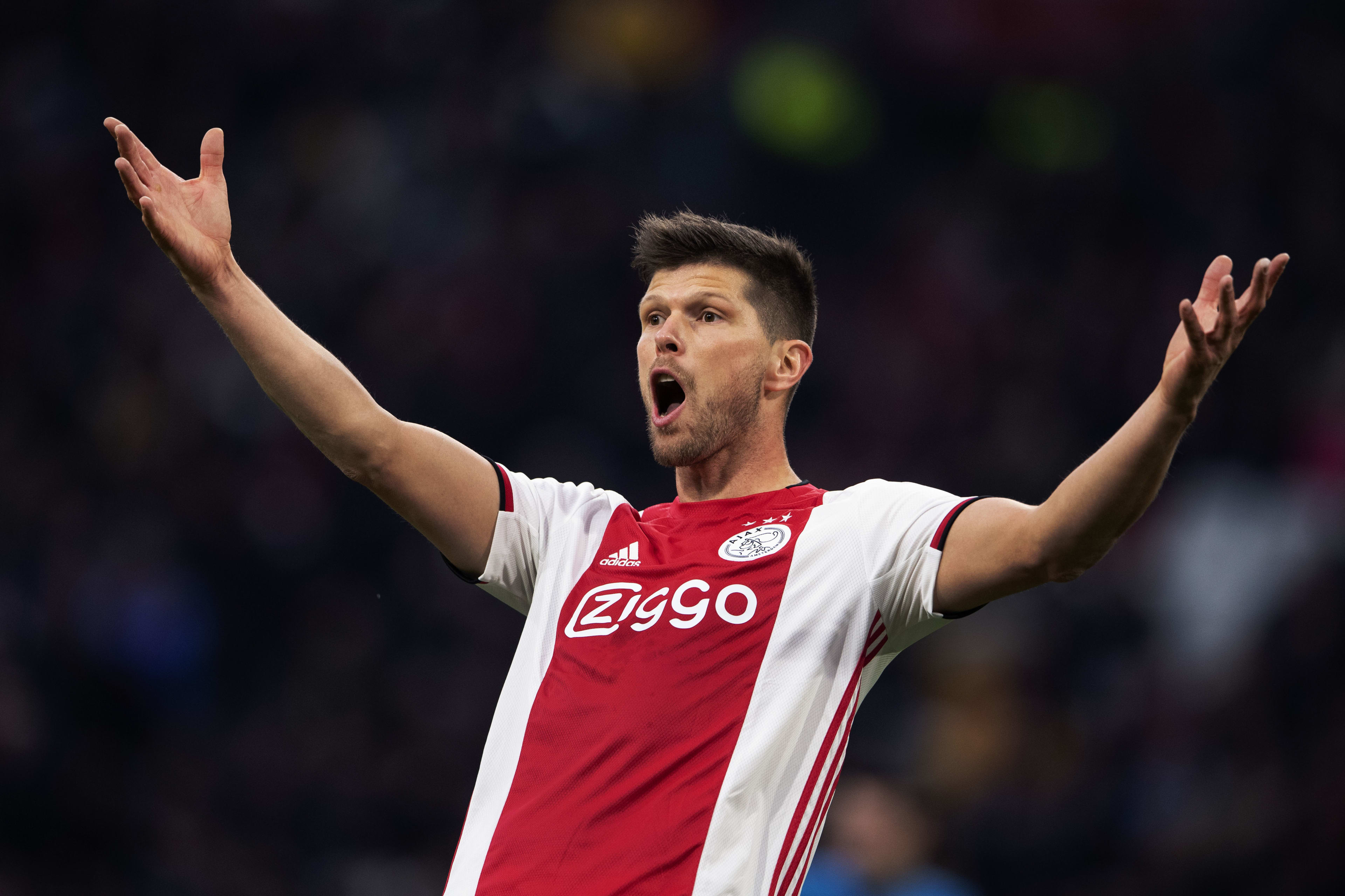 Klaas-Jan Huntelaar tekent voor nog een seizoen bij Ajax