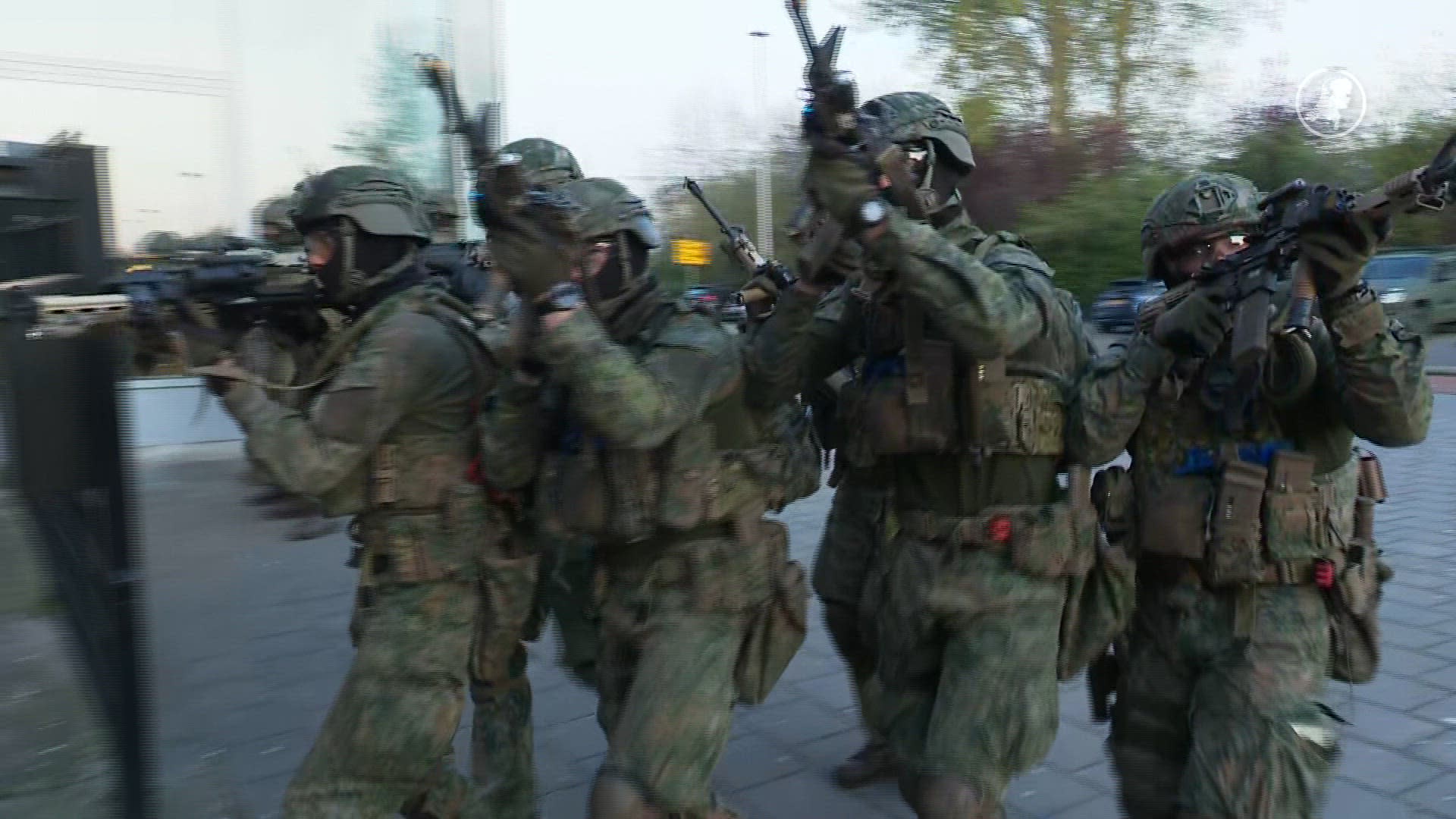 ZIEN: Mariniers doen oefening op wel een heel bijzondere plek