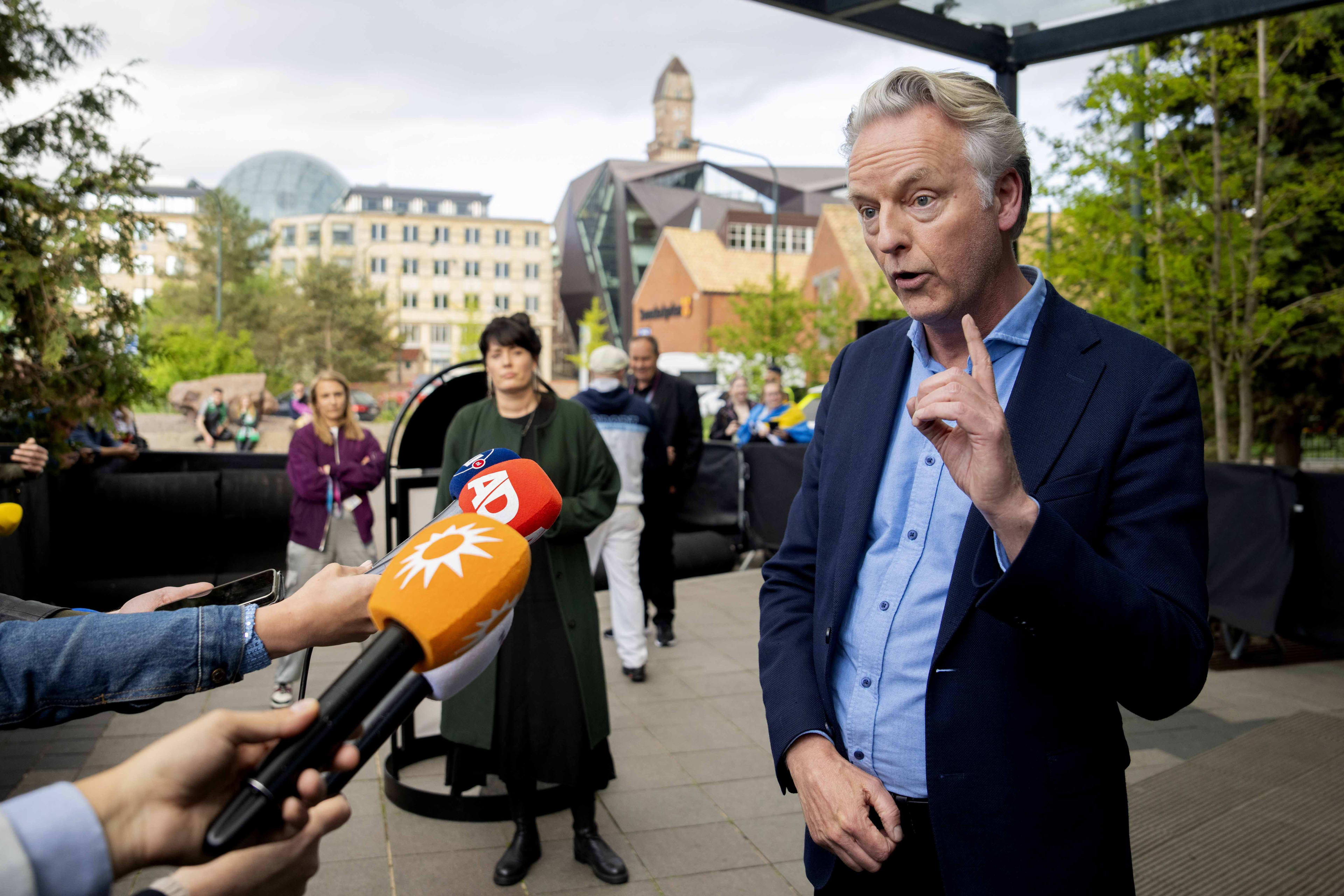 AVROTROS tekent protest aan tegen gang van zaken rond Joost Klein: 'Hij zit in zak en as'