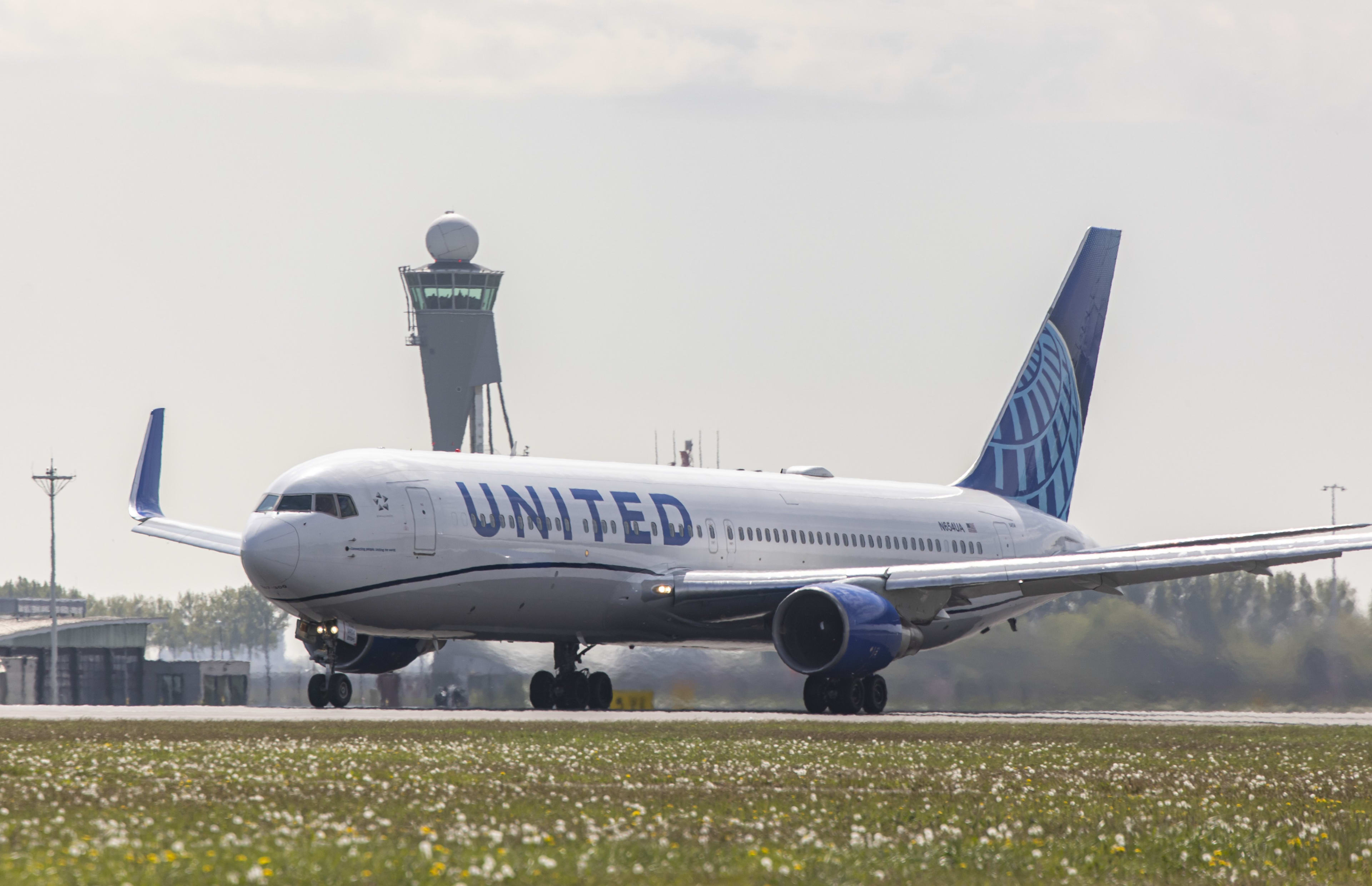 United Airlines breekt start Schiphol af na rook in vliegtuig