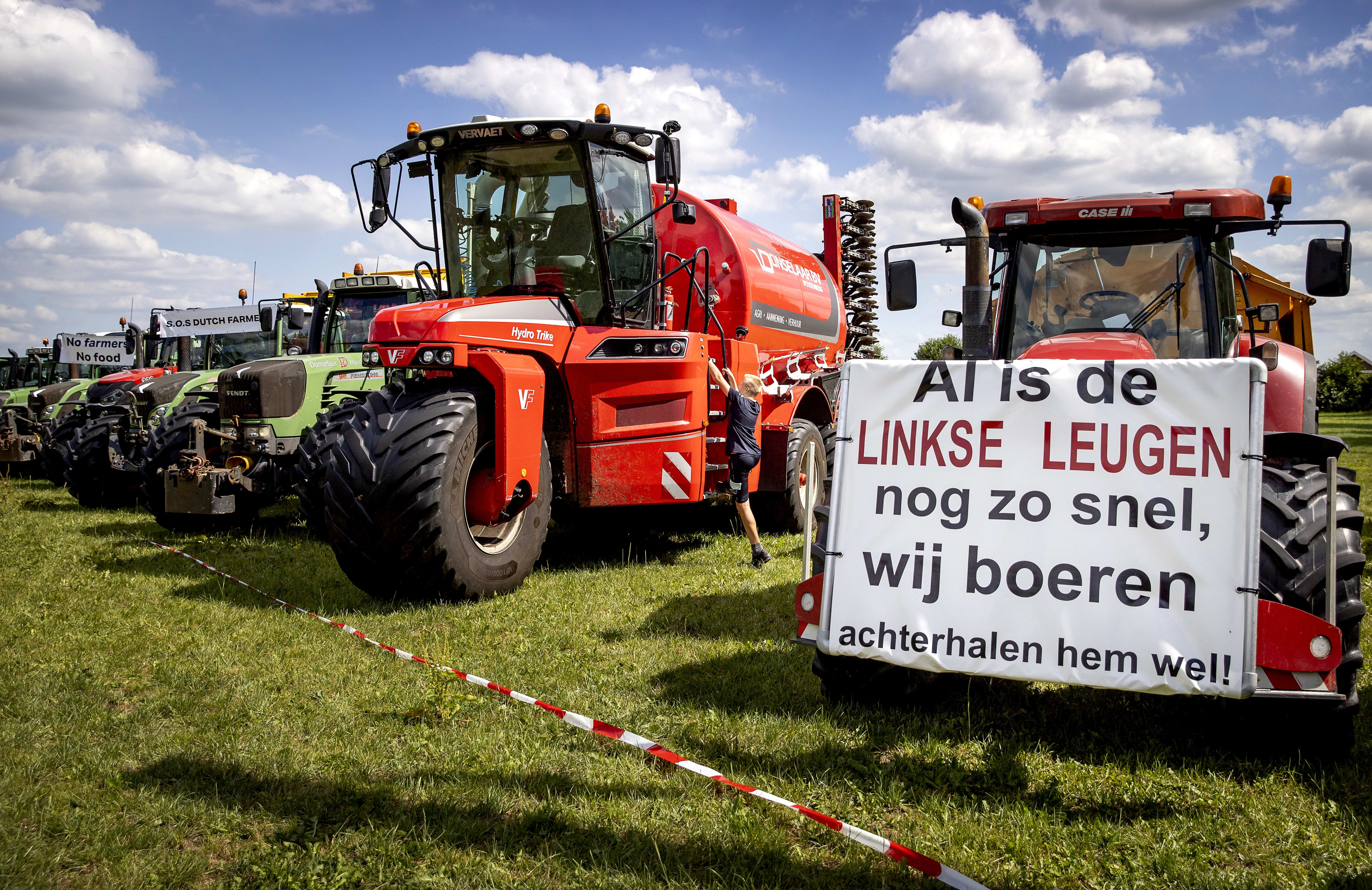 Trekker mag niet, dan maar met bus: boeren massaal met ov naar Den Haag