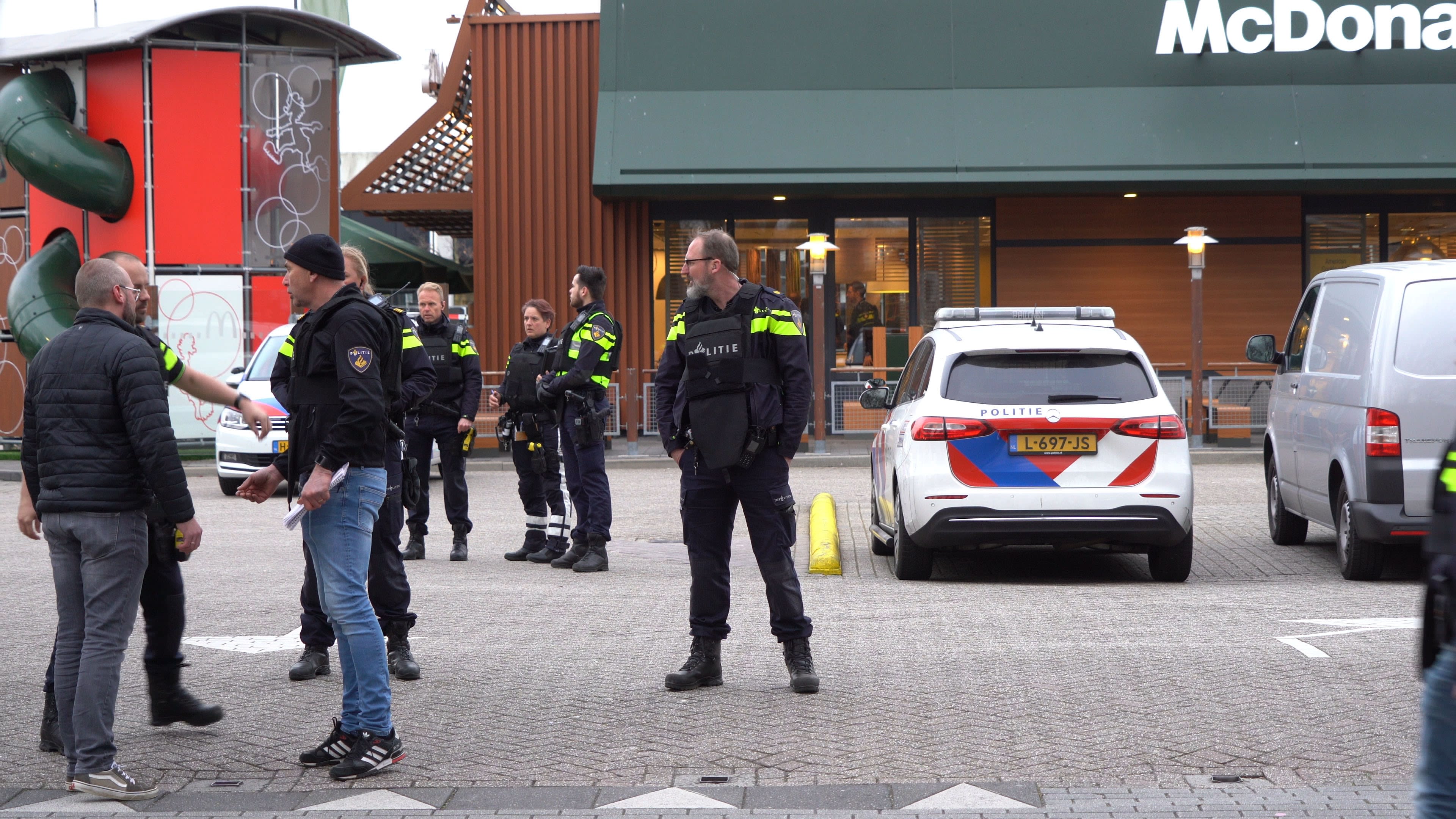 McDonald's Zwolle opent deuren weer na dodelijke schietpartij