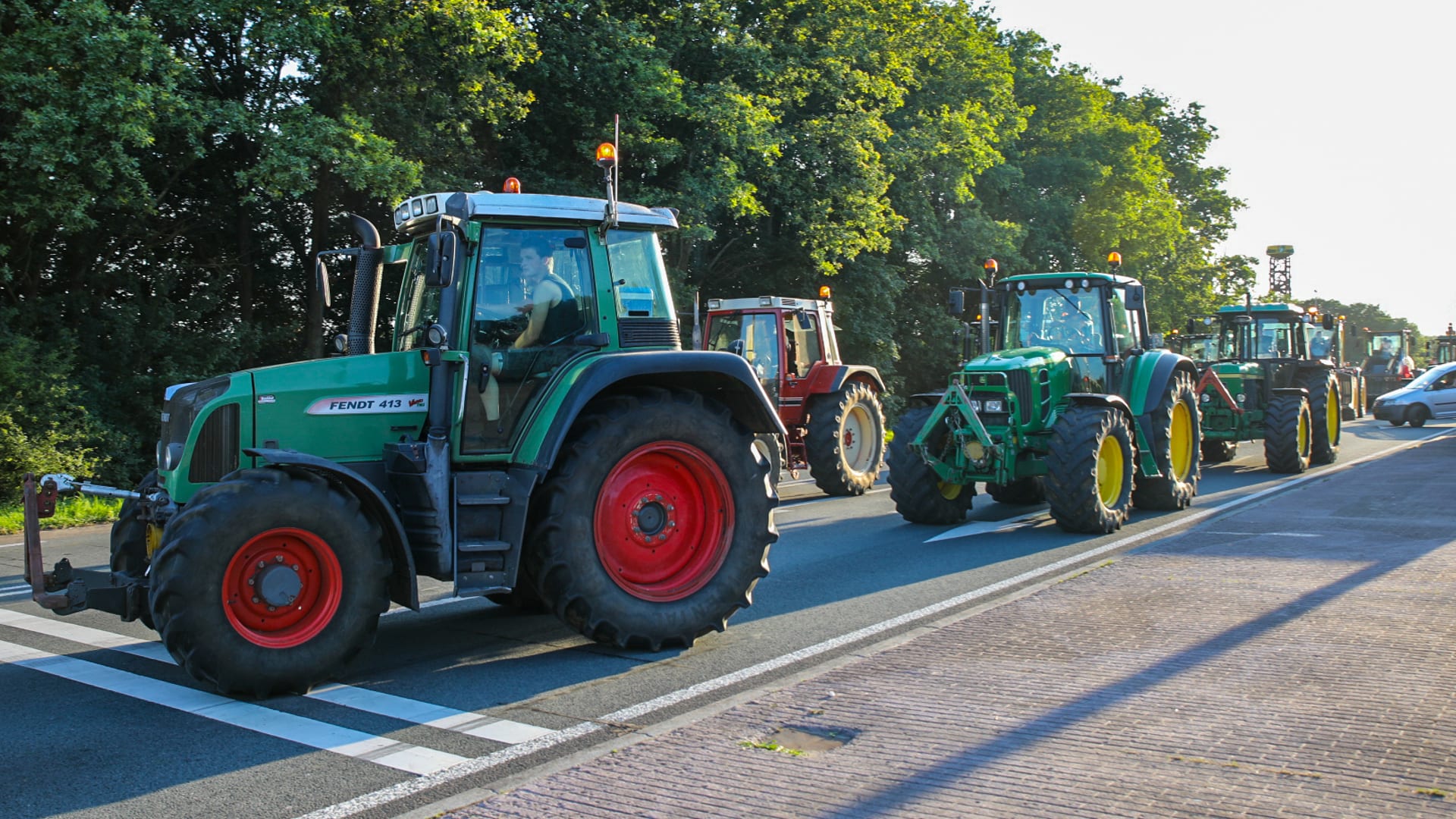 'Maandag stoet van honderden tractoren van Beverwijk naar Haarlem'