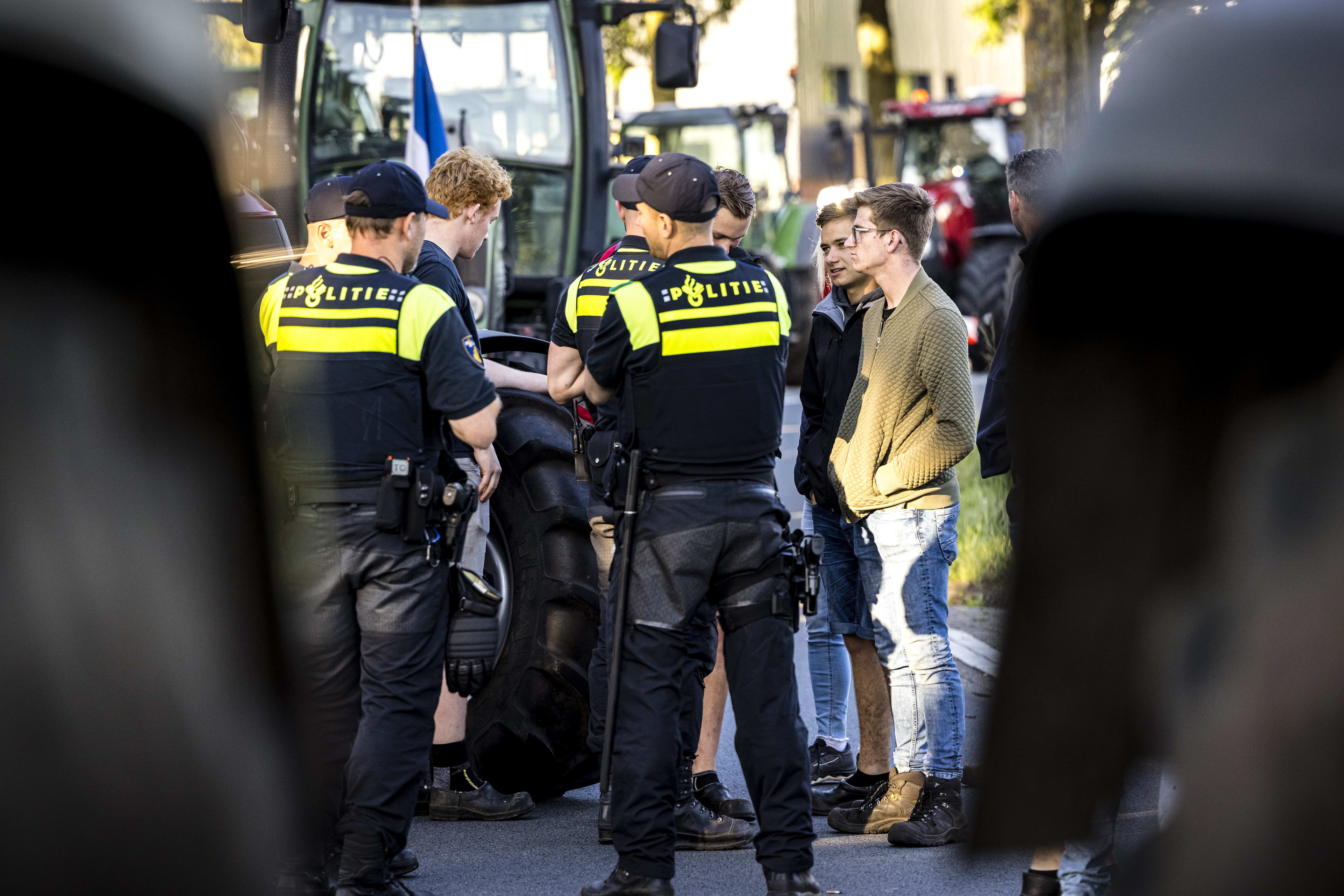 Politie pakt zeker zeven mensen op bij boerenblokkades, deelt zo'n 200 boetes uit