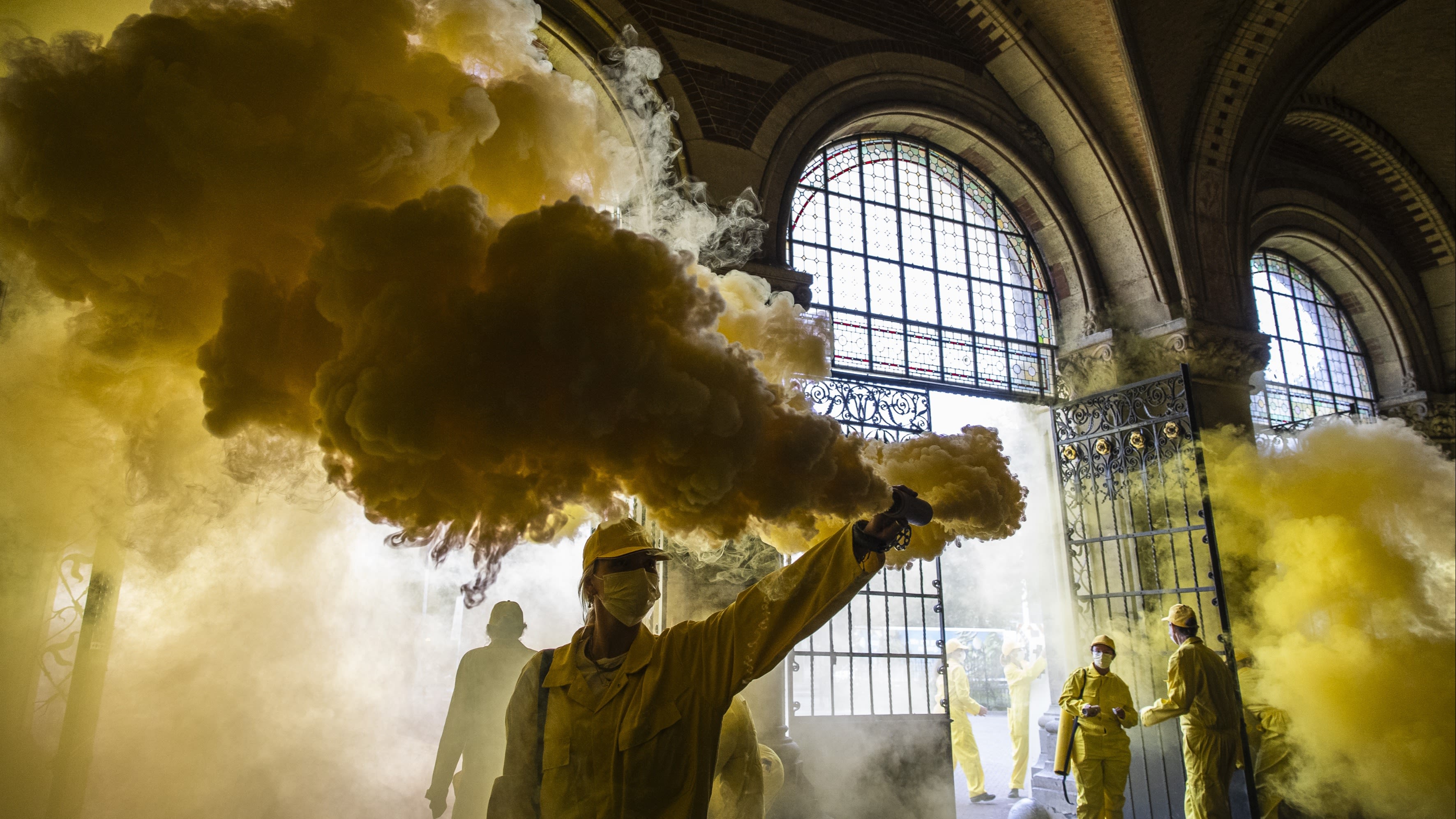 Politie pakt XR-demonstranten bij Rijksmuseum op