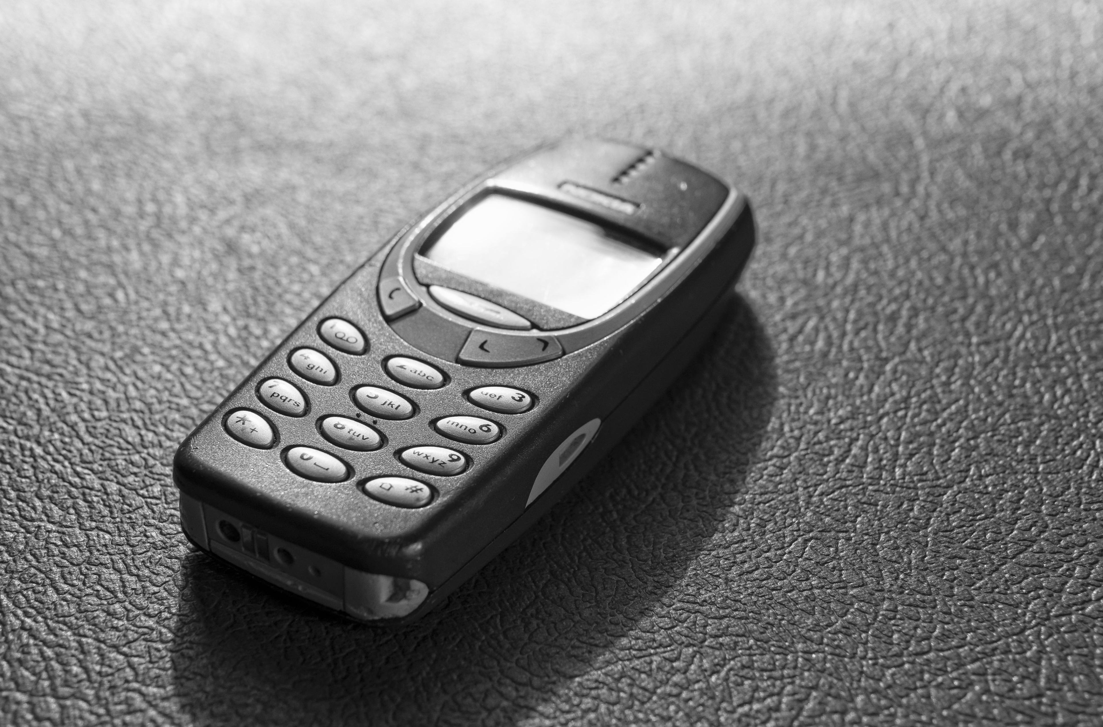 Politie zet Mark Rutte te kakken met 'nieuwe diensttelefoon': 'Lekker snake spelen'