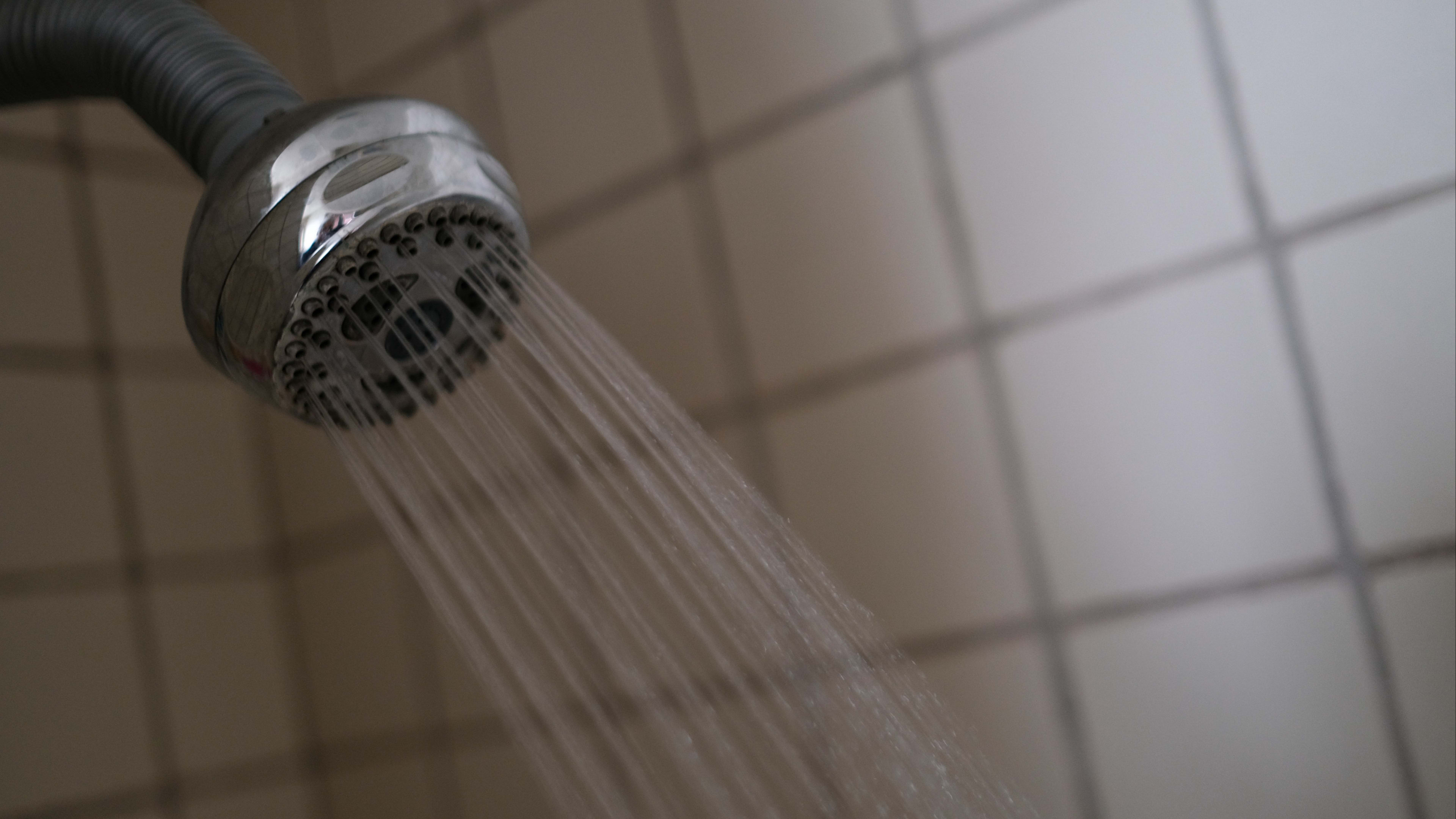 'Medewerkers cafetaria in Werkendam jarenlang gefilmd in wc en onder douche'
