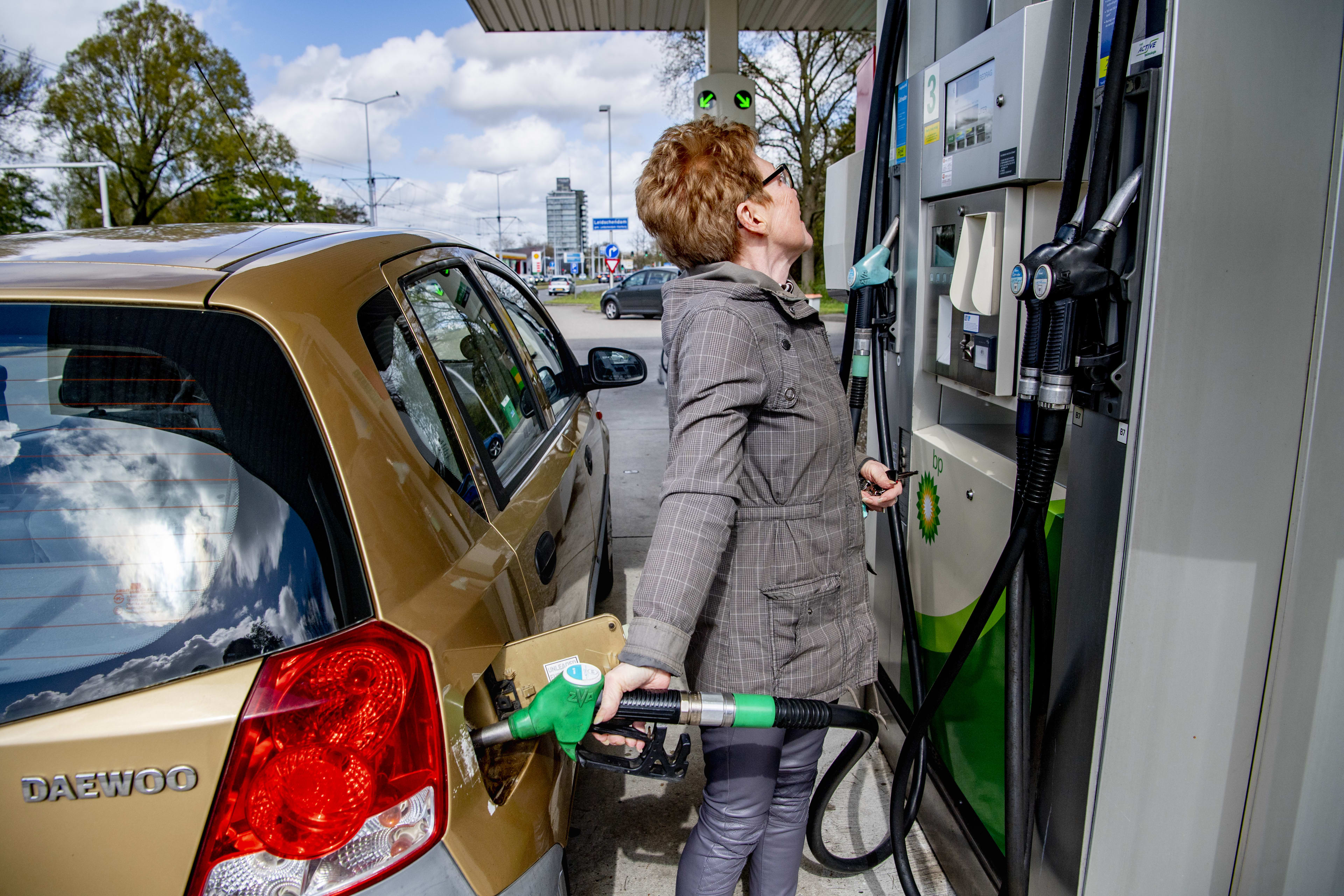 Benzineprijzen ongekend hoog, en het einde is nog niet in zicht