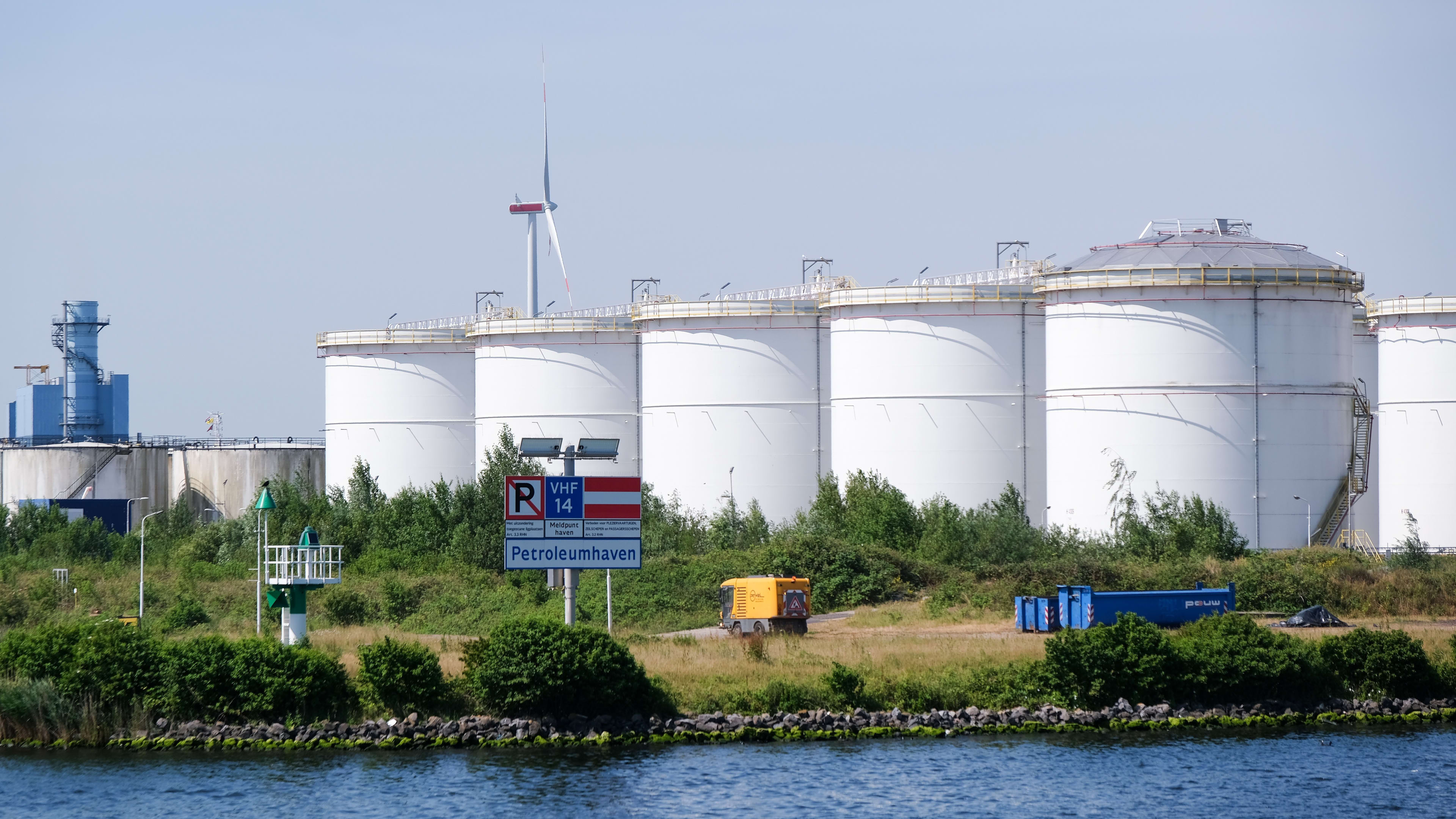 Enorme stankoverlast in Amsterdam-Noord door gelekte gasolie