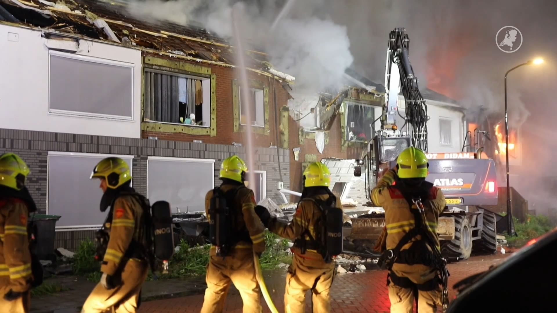 Zeer grote brand in Didam, zes huizen in brand
