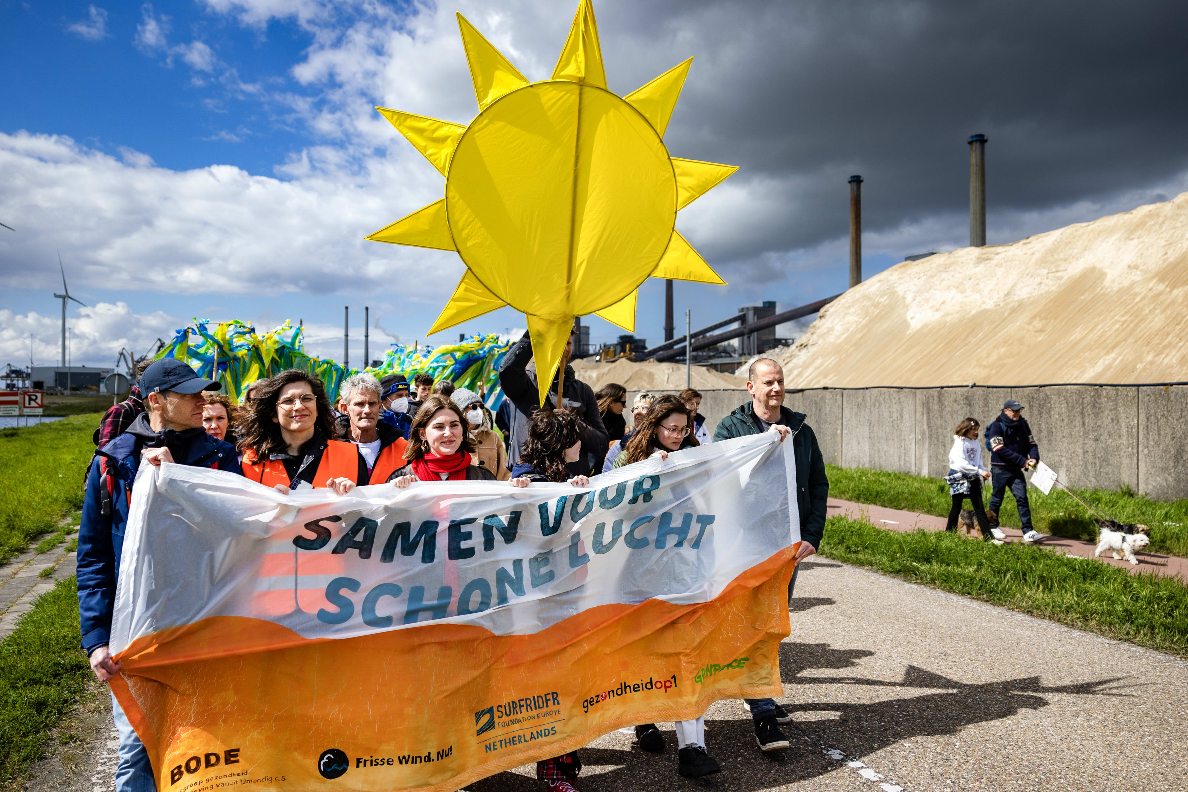 Omwonenden Tata Steel in actie: 'Ga mijn toekomstige kinderen niet hier opvoeden'