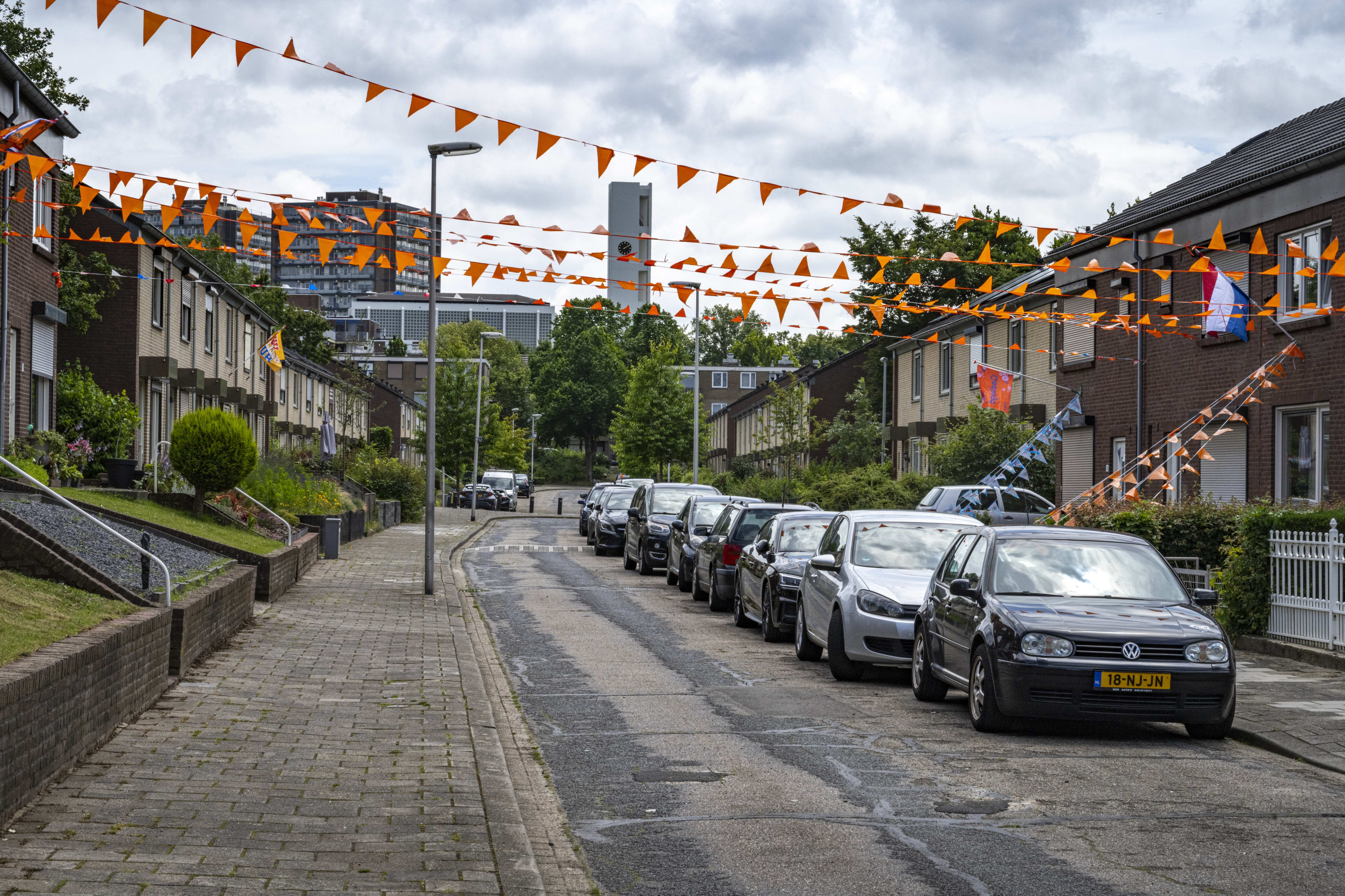 Pas op met je oranje vlaggetjes, vuilnis kan niet worden opgehaald