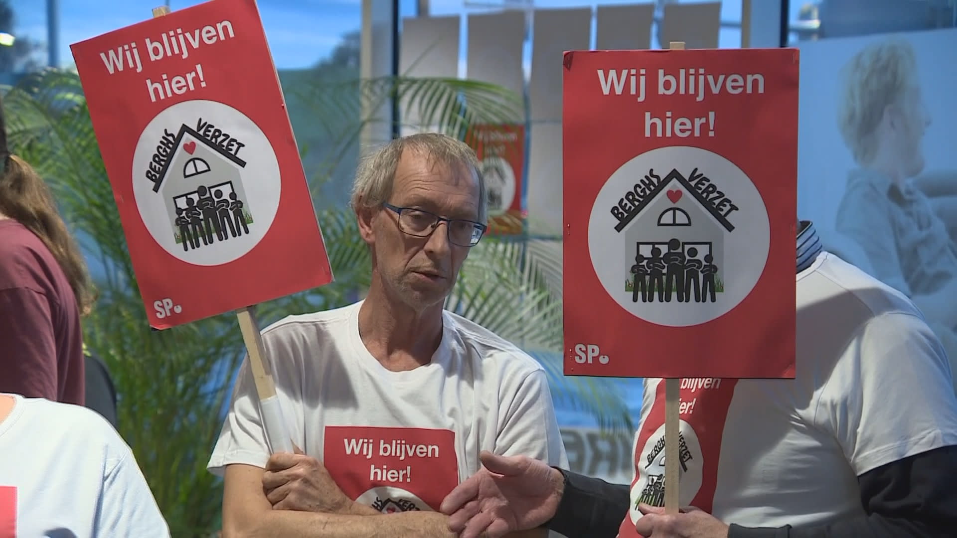 Boze huurders bezetten kantoor woningcorporatie om sloop woningen Oss