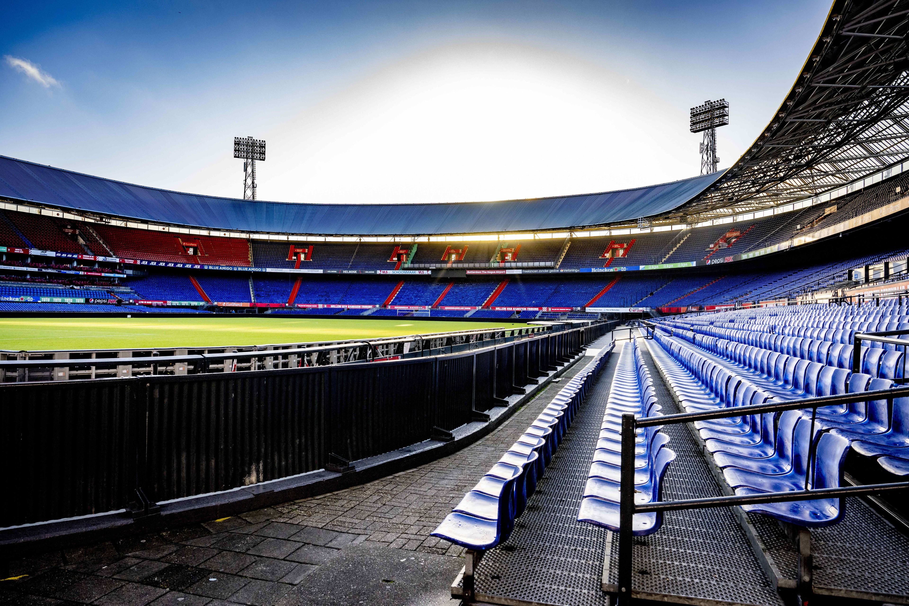 Feyenoord-fans opgelet: iconische stadionlampen De Kuip worden geveild