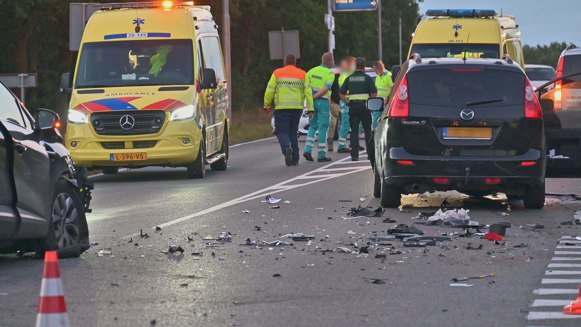 Elf gewonden na aanrijding met vier auto's in Sint Willebrord