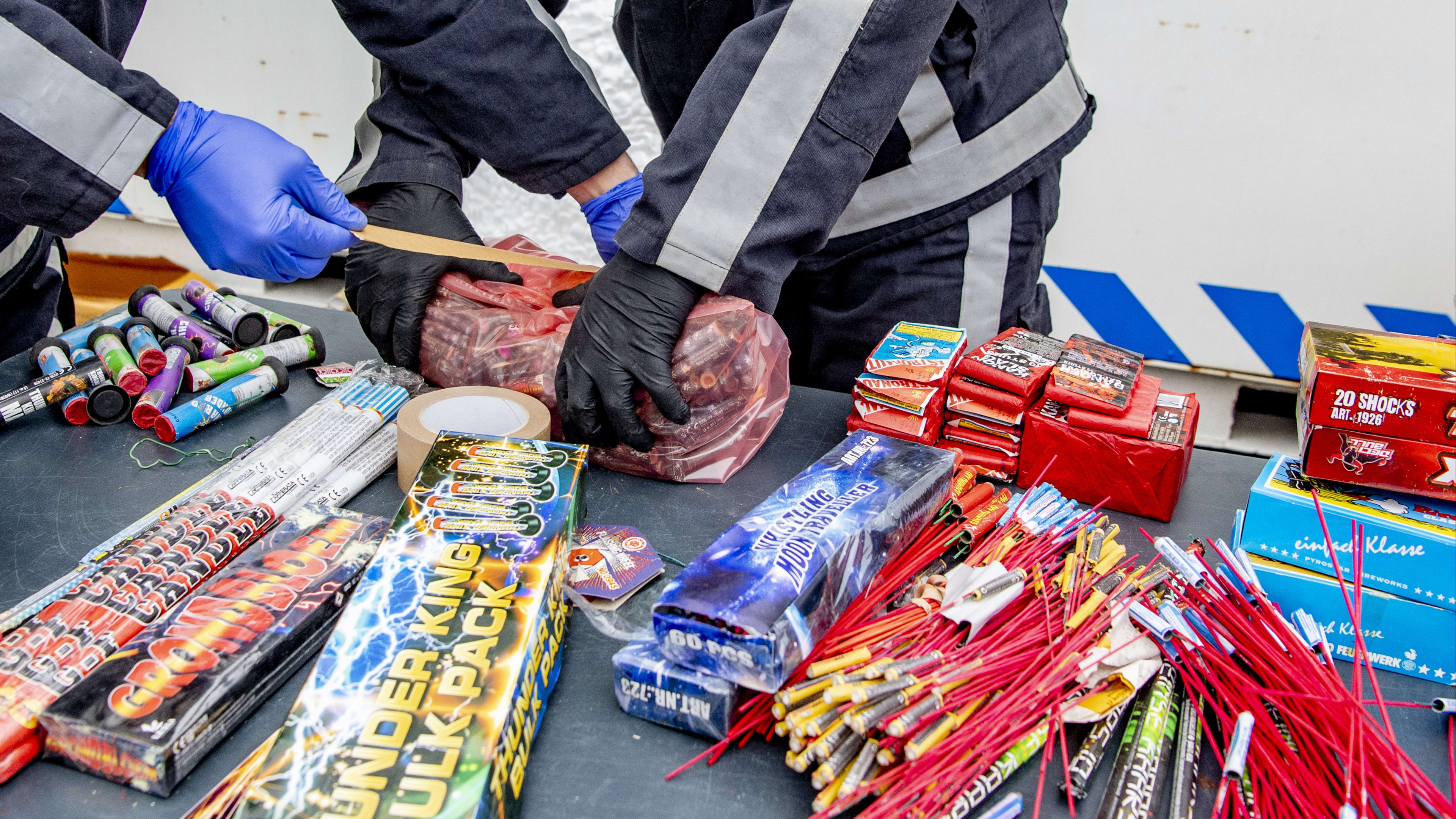 Honderden kilo's vuurwerk 'amateuristisch en risicovol' opgeslagen in rijtjeshuis in Baarn