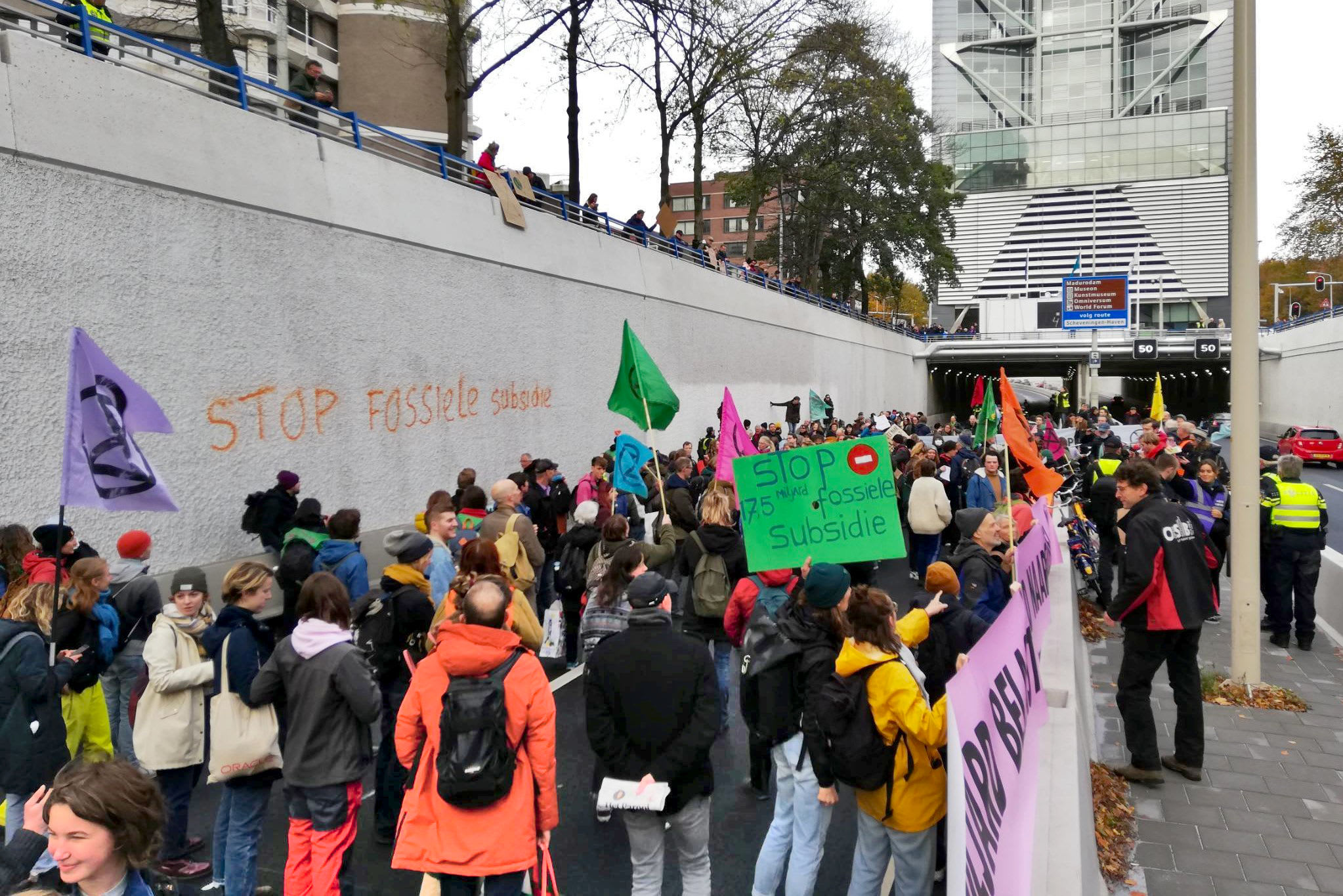 Opgepakte klimaatactivisten weer vrij, maar mogen maanden niet op A12 komen