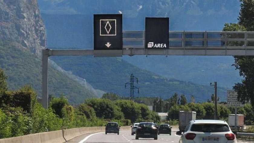 Met de auto door Frankrijk? Let extra goed op dit verkeersbord, anders krijg je een flinke boete