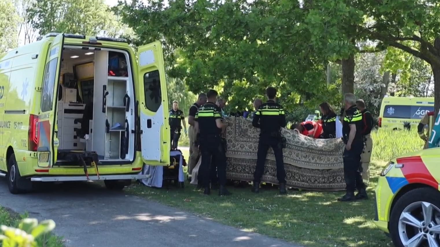 Vermist meisje (7) uit water gehaald, met spoed naar het ziekenhuis