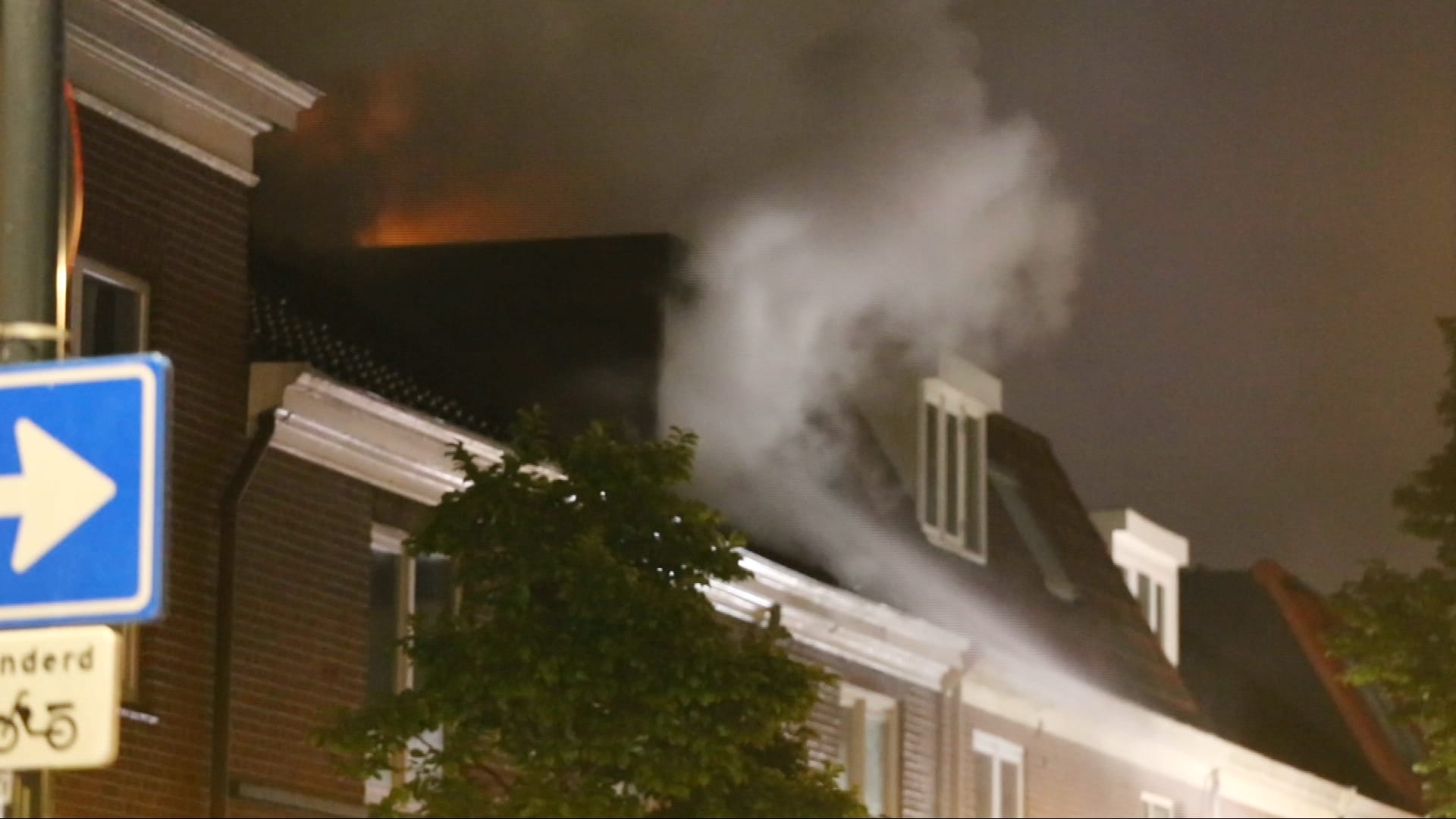 Uitslaande brand op zolder in Utrecht, één gewonde