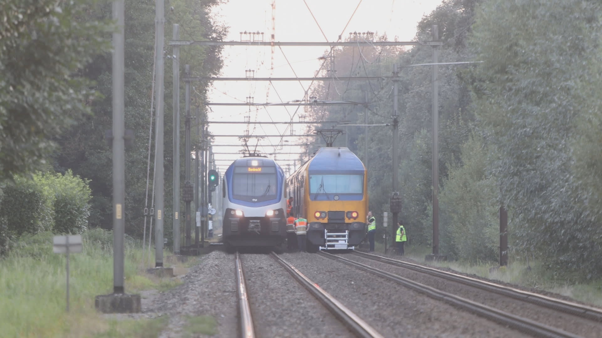 Honderden passagiers meer dan uur vast in trein zonder airco van Den Haag naar Eindhoven