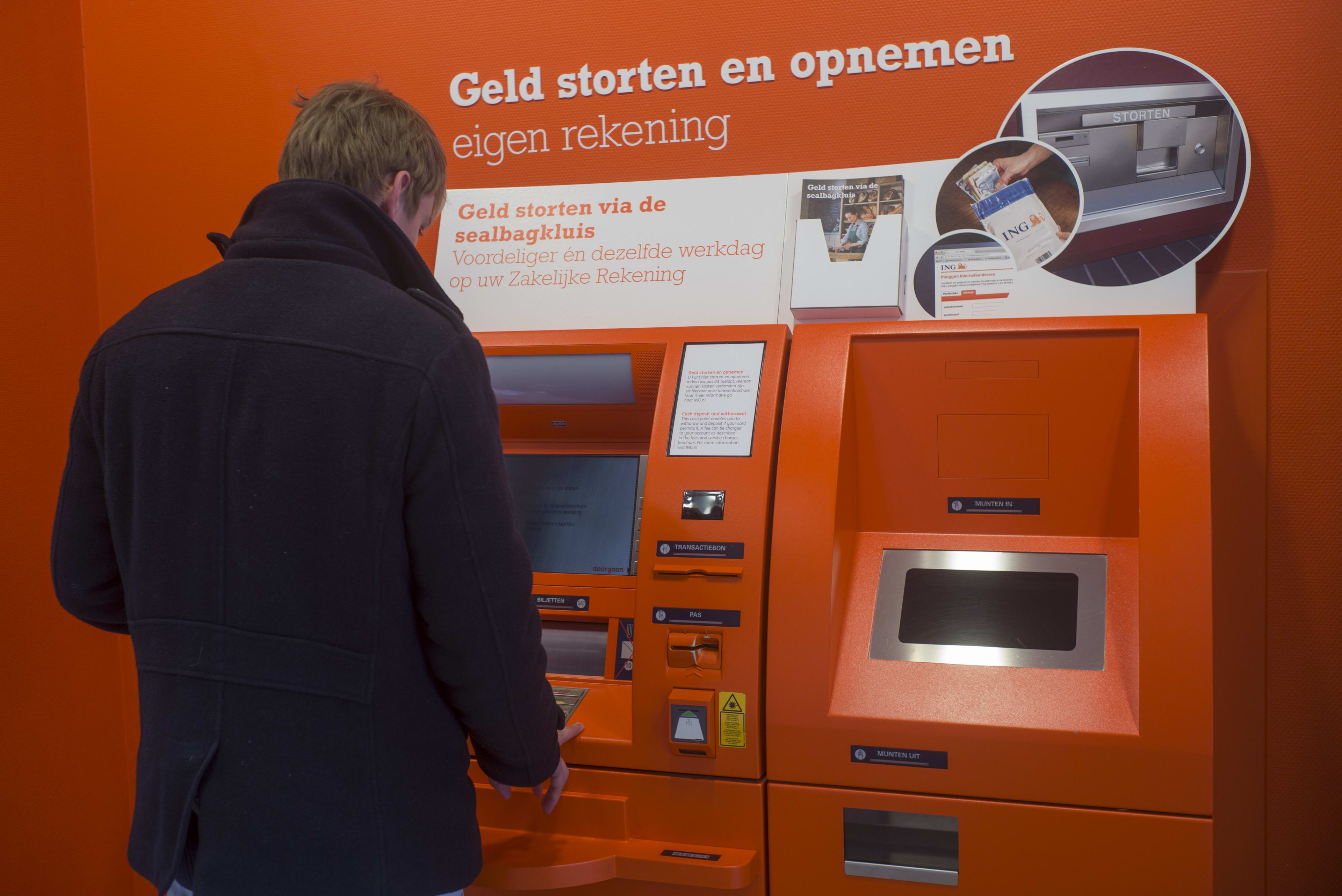 ING schrijft onterecht geld af: klanten in het rood | Hart van Nederland