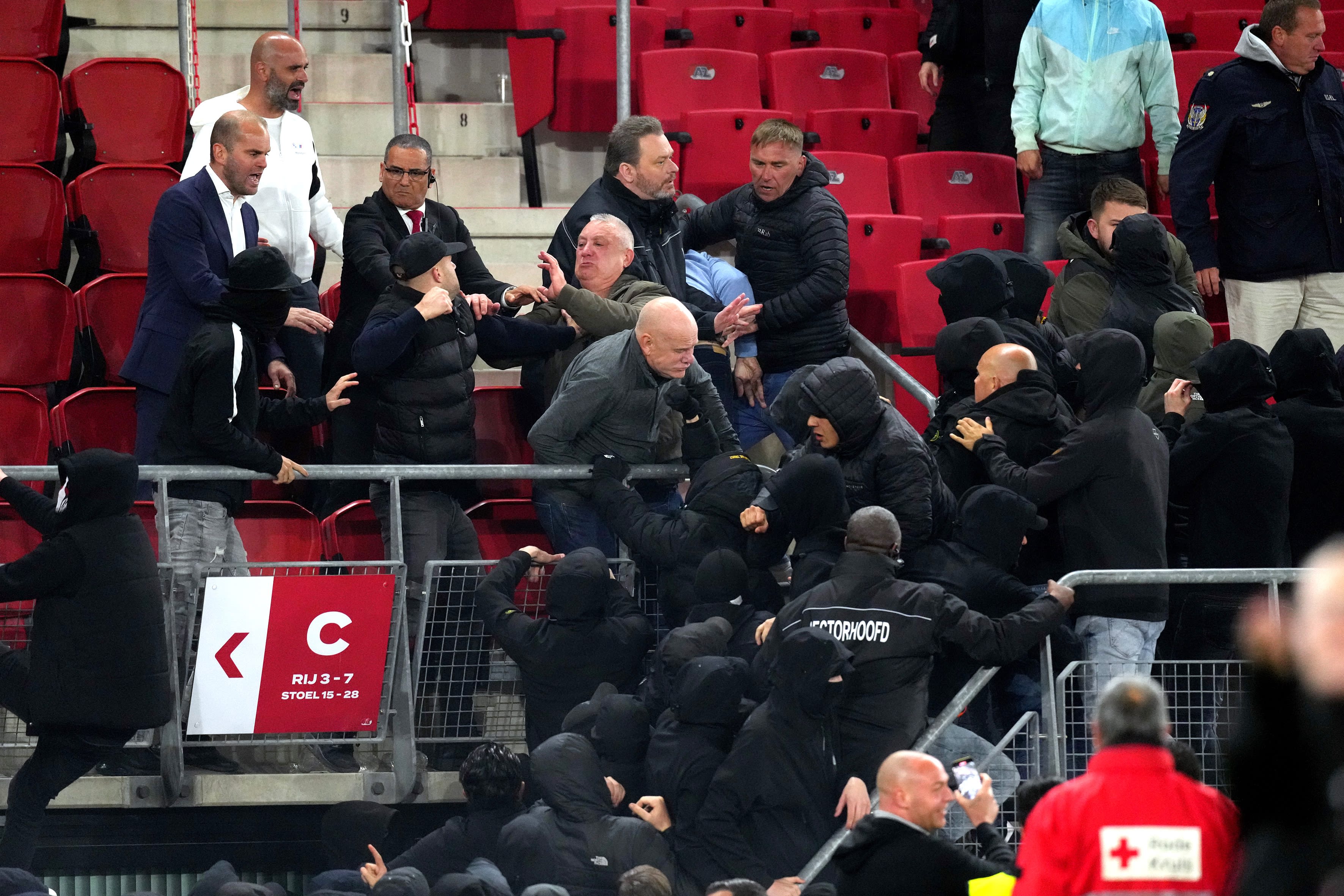 Geen AZ-supporters welkom bij wedstrijd NEC - AZ na ongeregeldheden tijdens Conference League