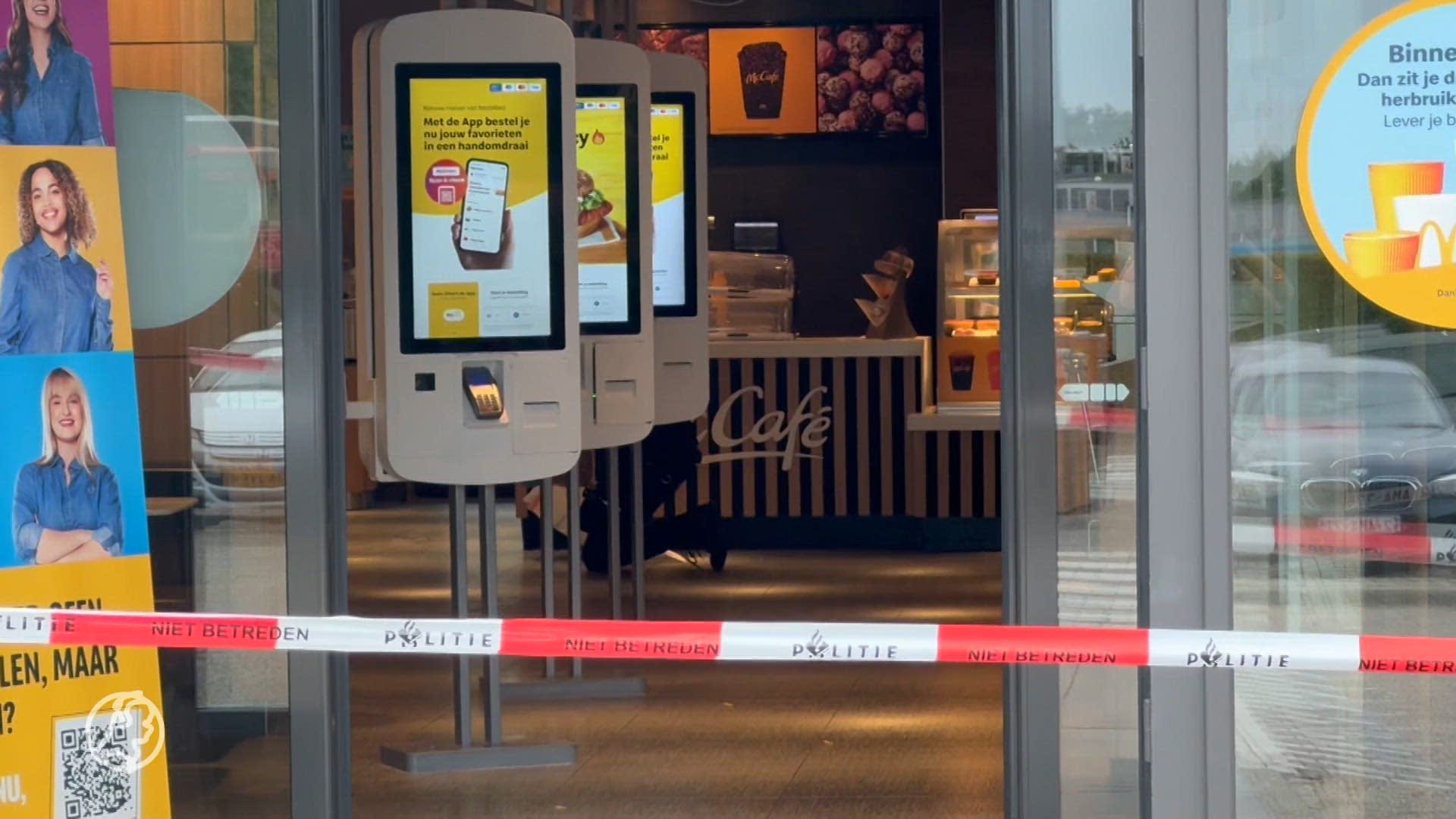 Man (19) opgepakt voor gooien zwaar vuurwerk in McDonald's Geleen