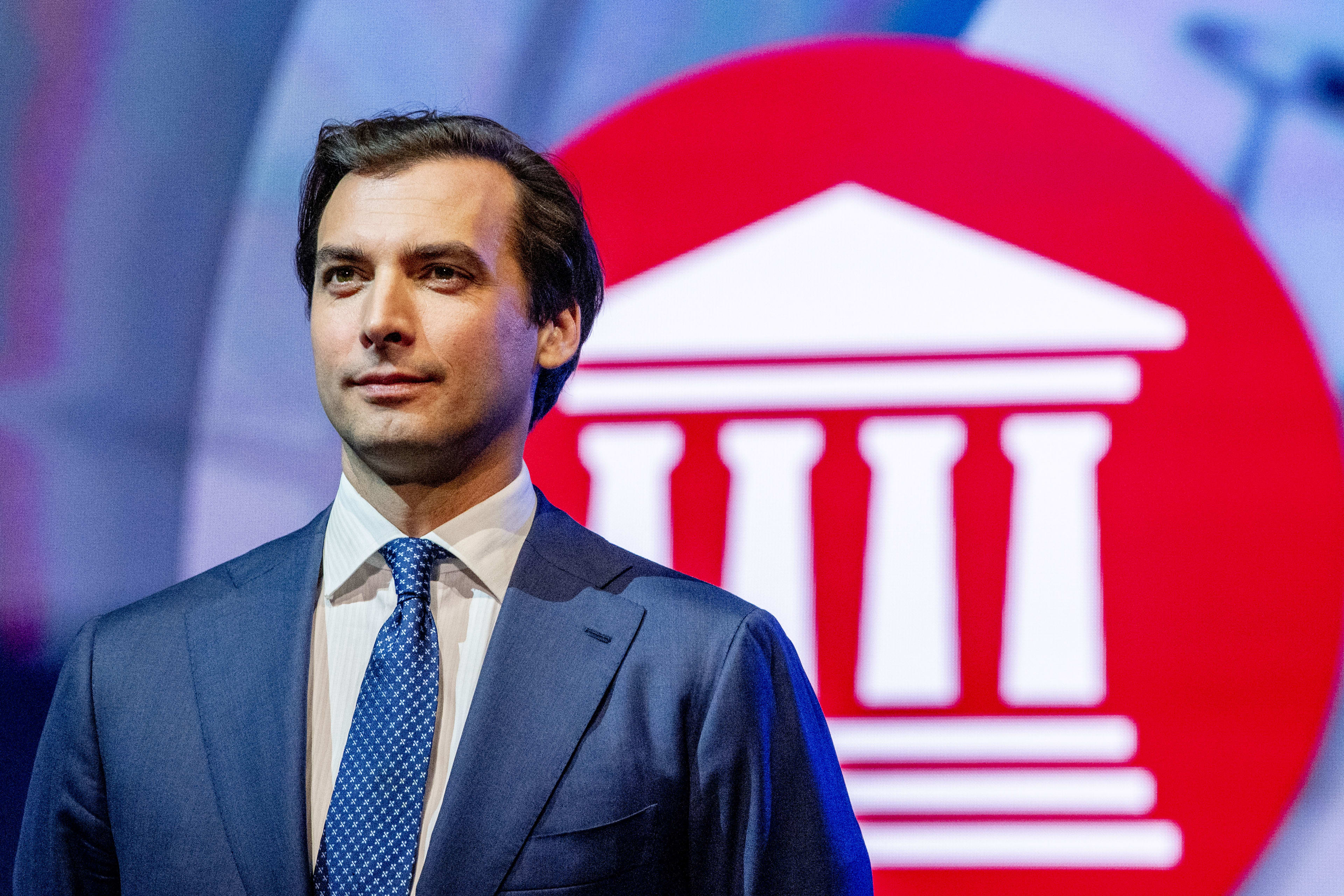 Nog meer chaos bij FvD: is Thierry Baudet uit het partijbestuur gestapt of gezet?