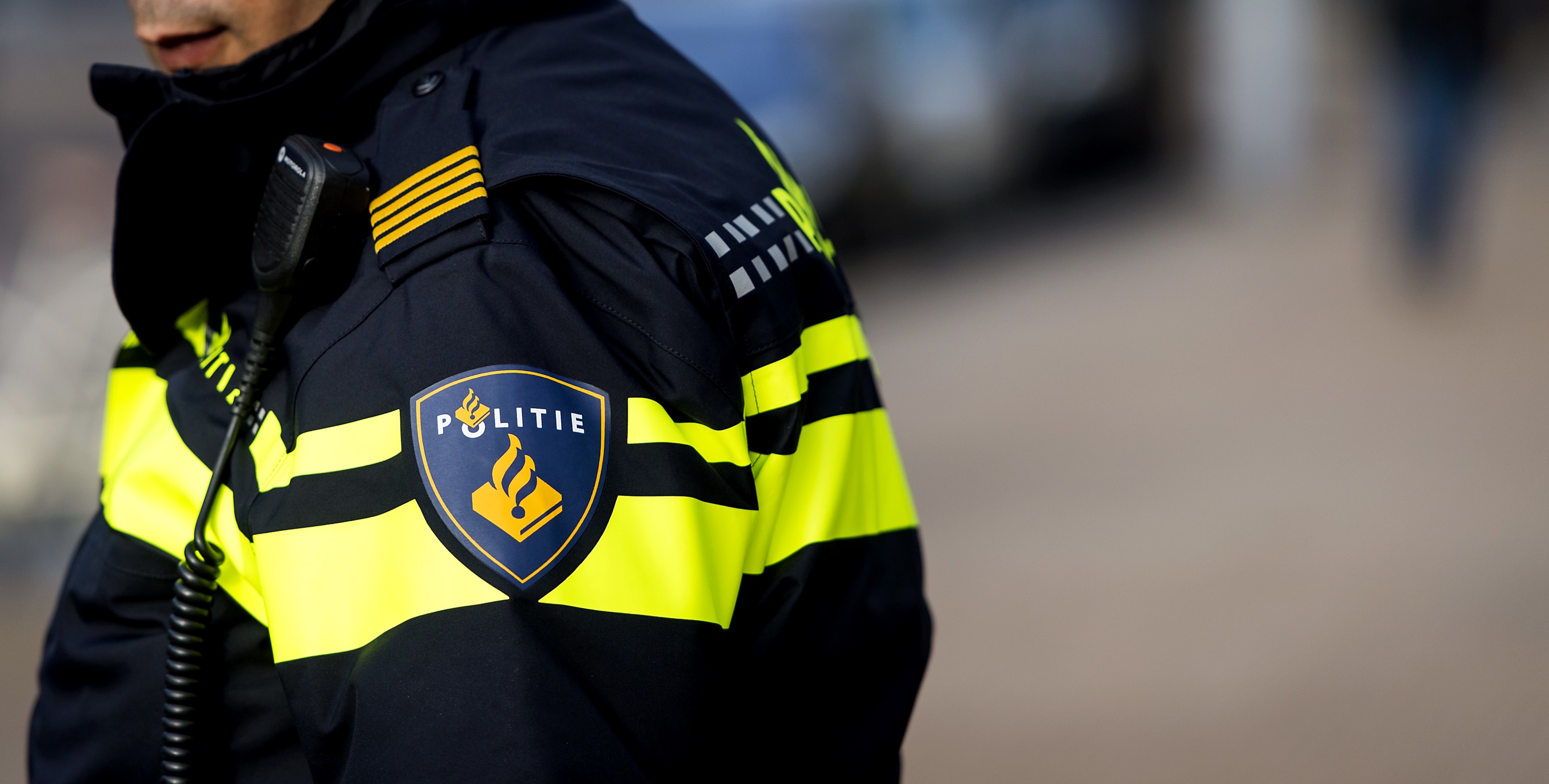Dode in Leidse woning, twee jonge kinderen naar het ziekenhuis