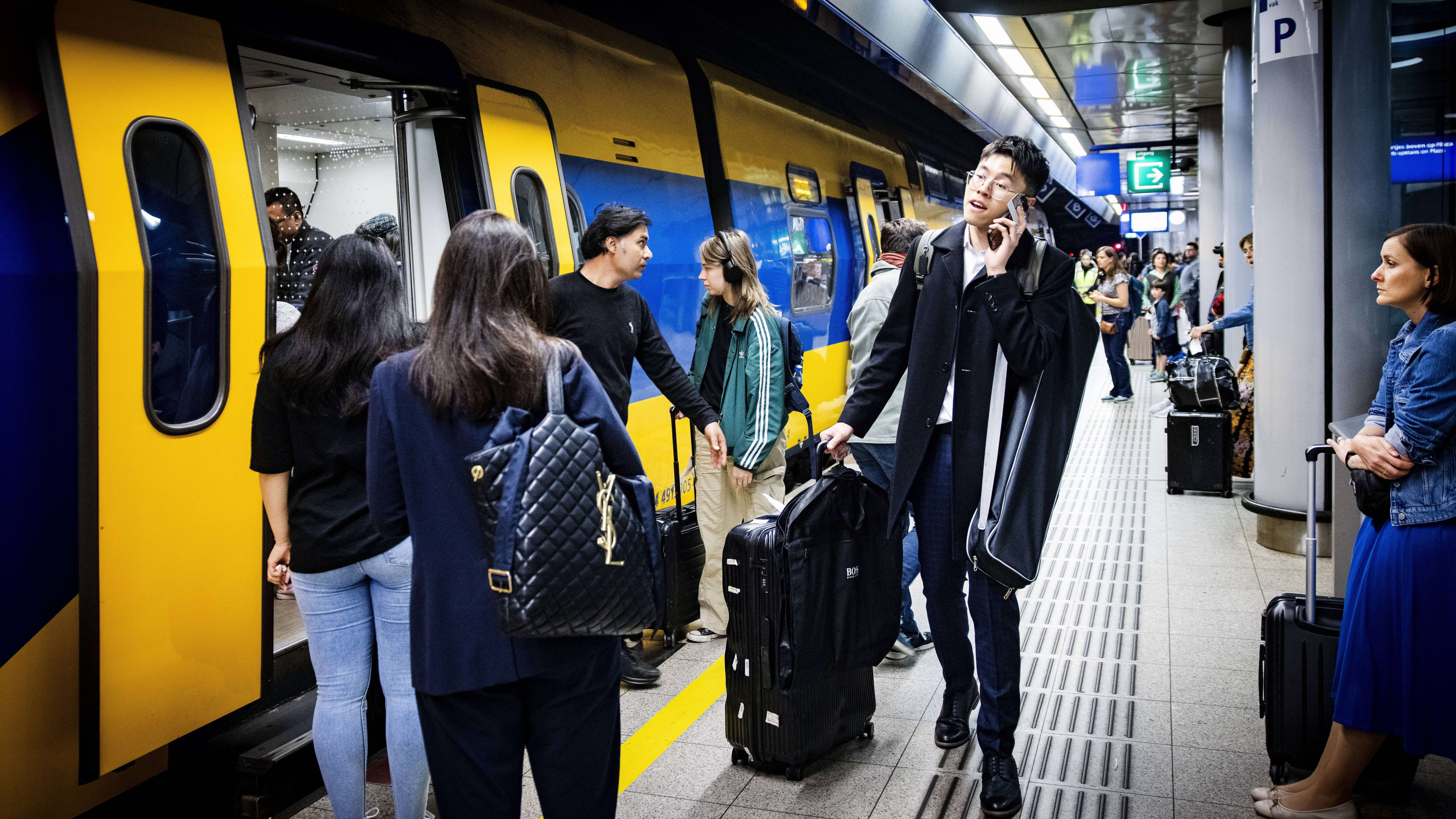 Komend weekend en volgende week minder treinen rondom Schiphol